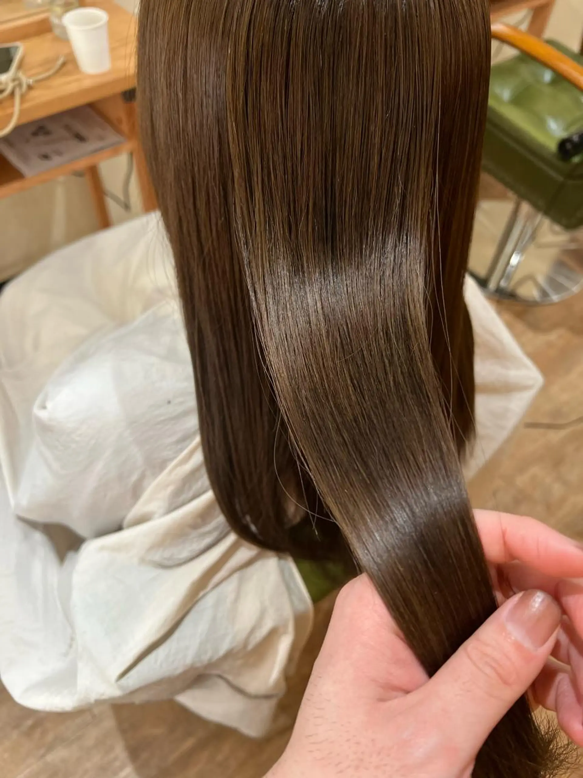 ロング 酸性ストレート ヘアカラー トリートメント オーストヘアージジ所属・TAI透明カラー 柔らかい縮毛矯正のヘアスタイル
