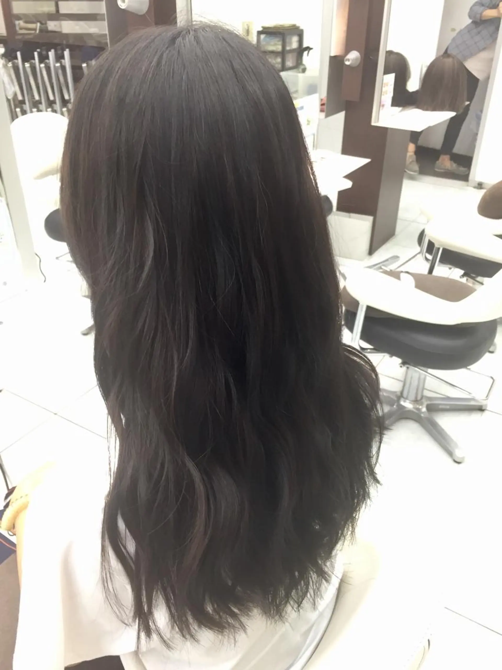 ロング カラー 黒髪 岩崎 裕司のヘアスタイル