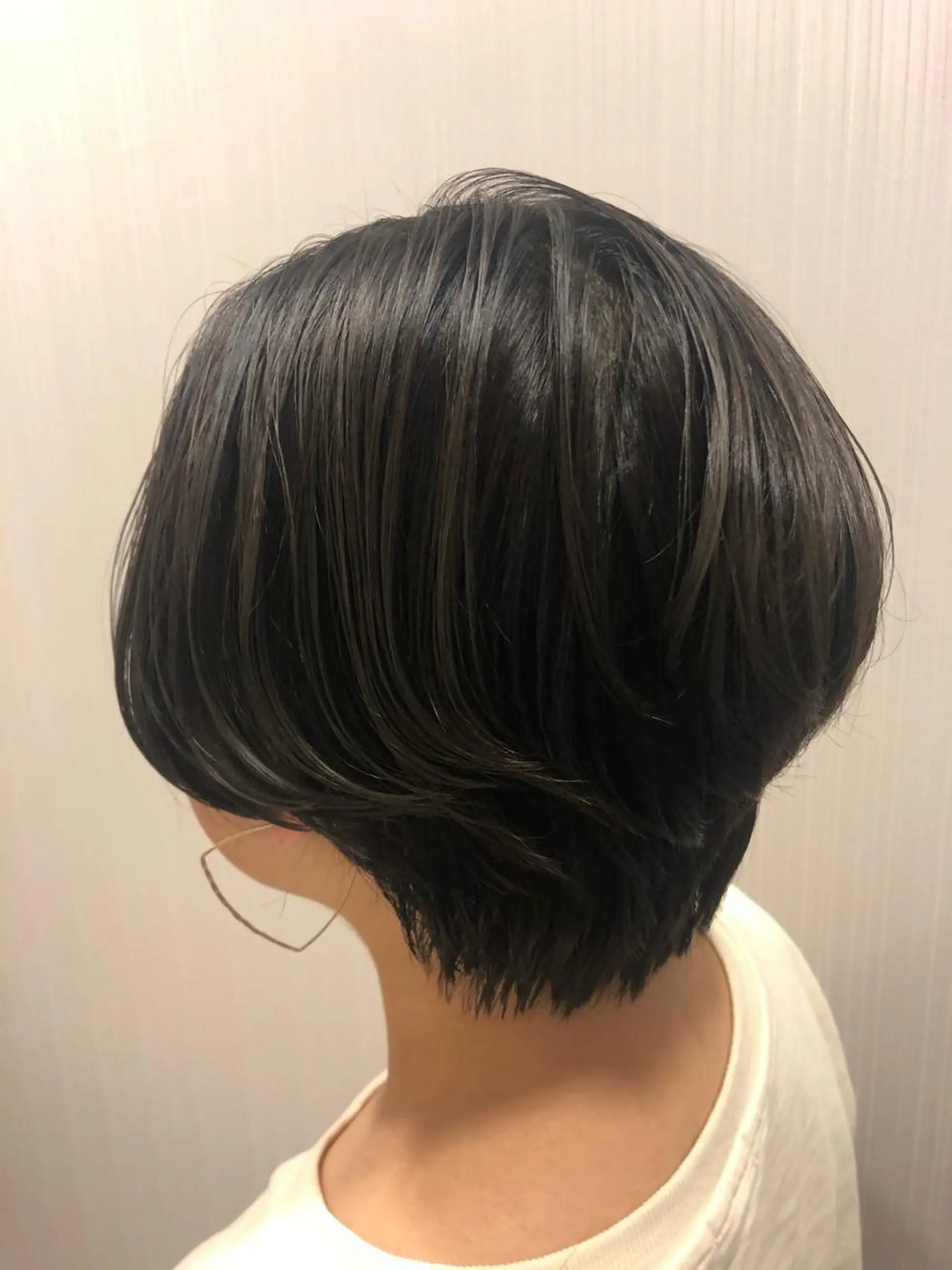 ショート カラー ハンサムショート アッシュ アッシュブラック 黒髪 ショートヘア 小森谷 亮太のヘアスタイル