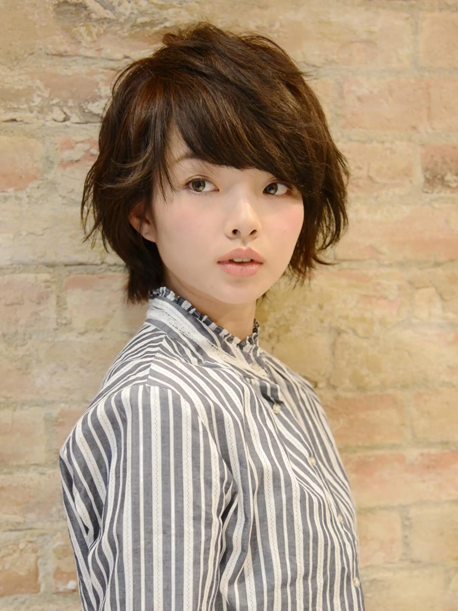 ショート カラー パーマ 黒川 真実のヘアスタイル