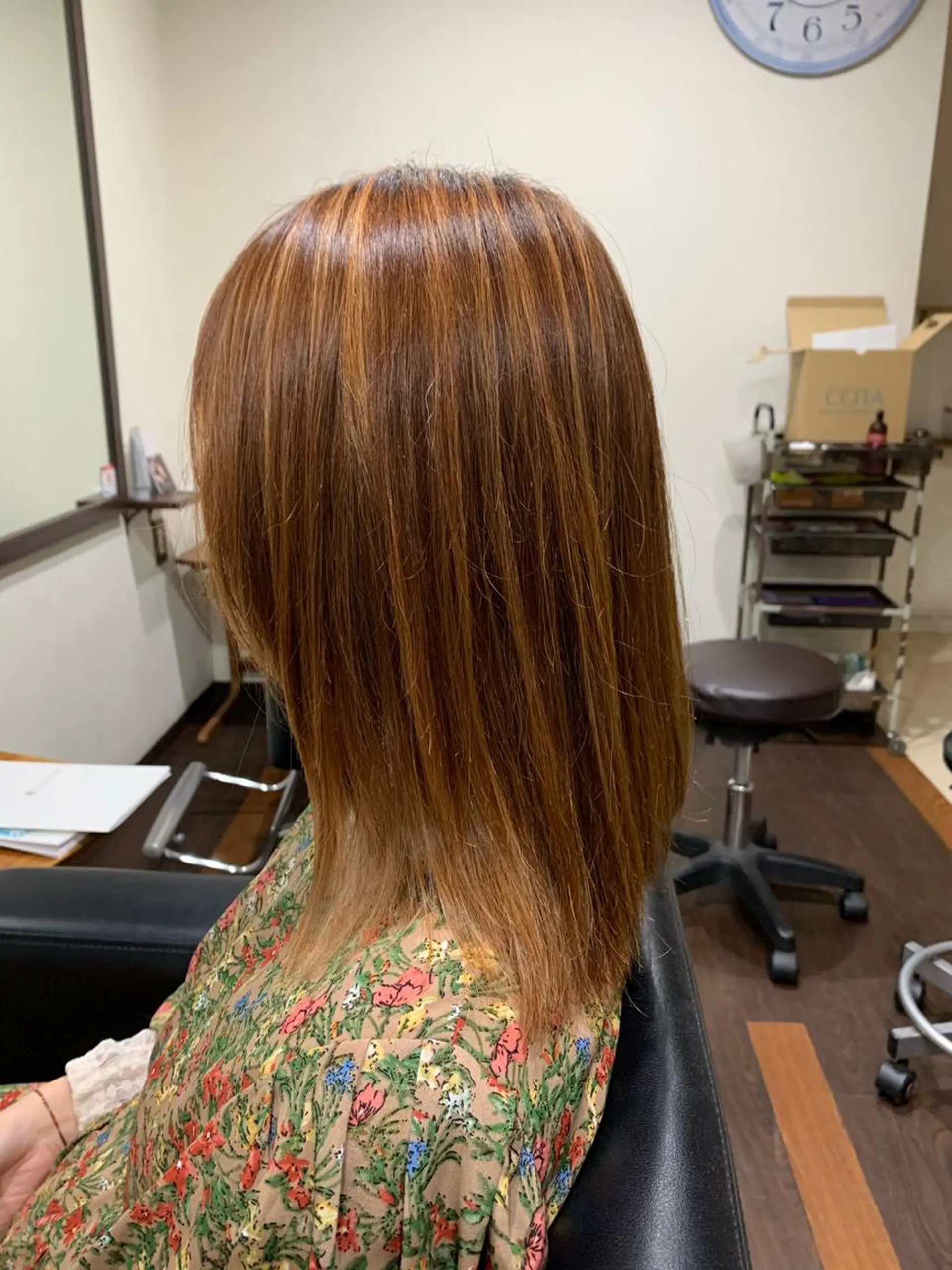 セミロング カラー オレンジ 美容室 Jフィドルファドル所属・わきた かずなのヘアスタイル