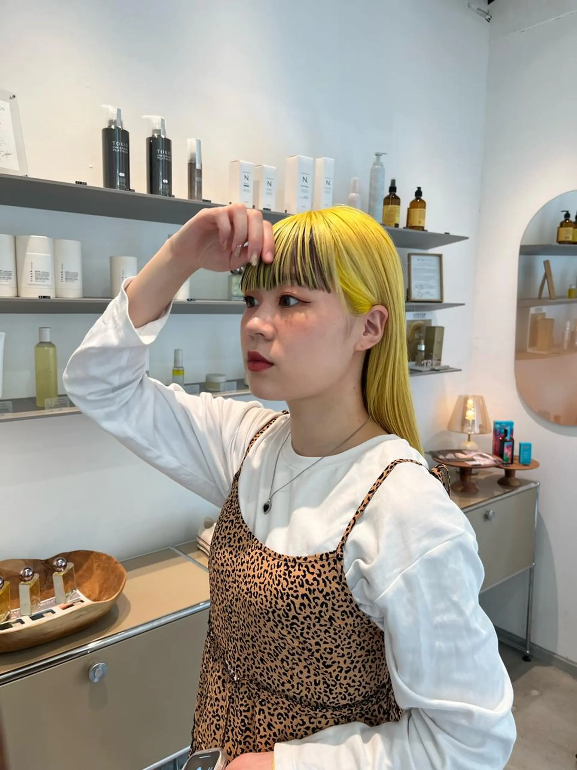 ロング カラー HITOMI ショートカットのヘアスタイル