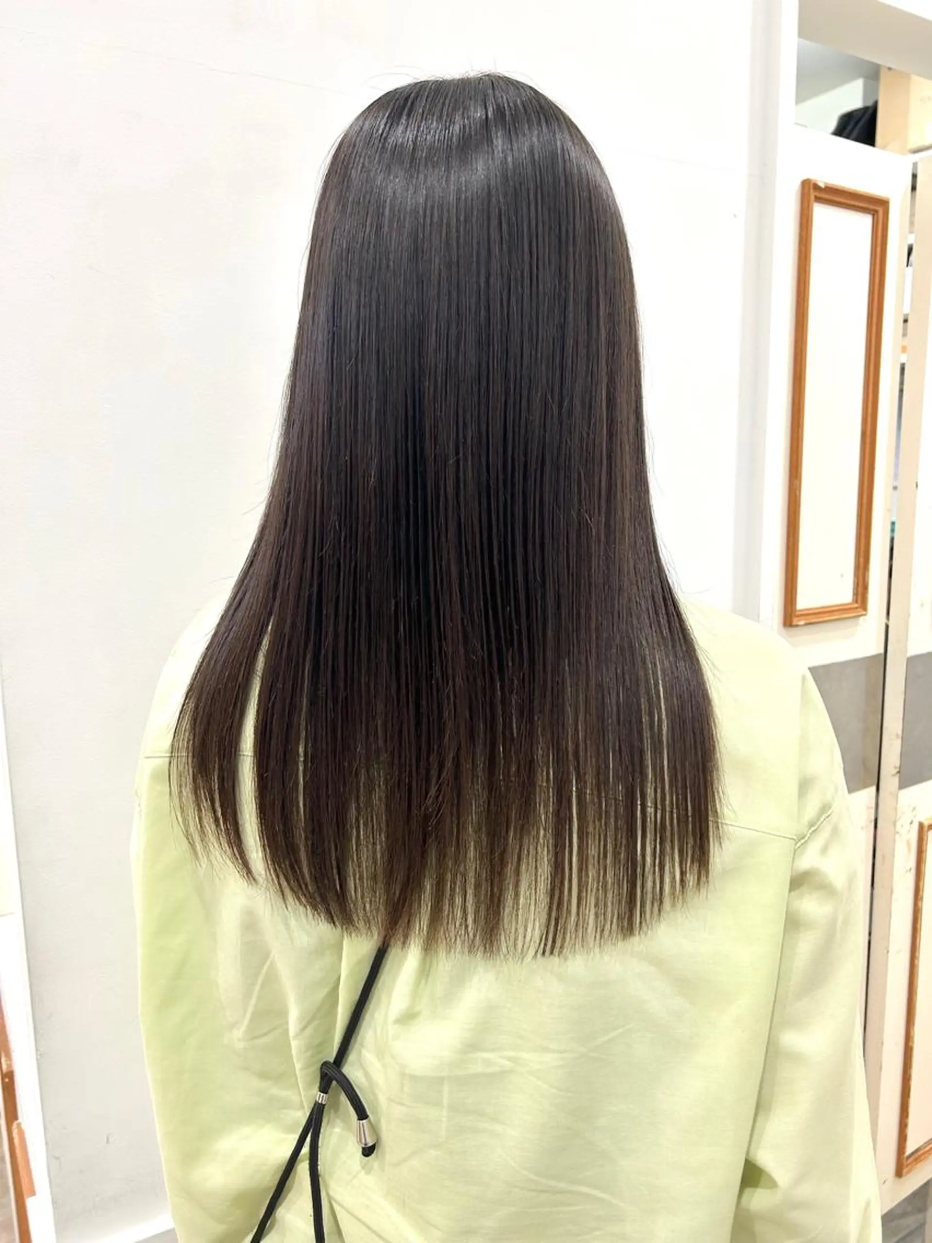 セミロング 酸性ストレート カット 縮毛矯正 トリートメント ぱつっとボブ/ 小野あかねのヘアスタイル