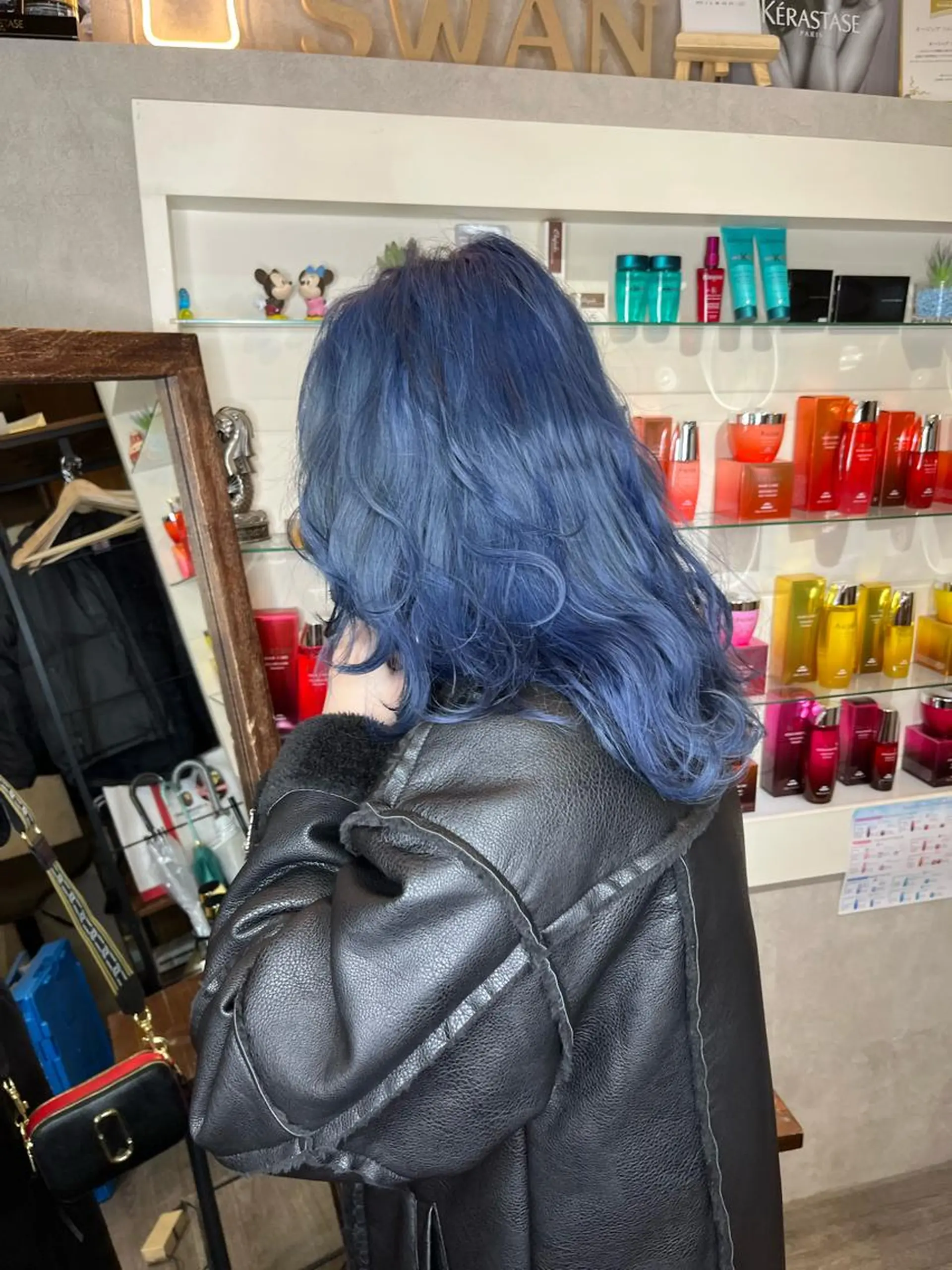 ミディアム ウルフカット ヘアカラー SWANsapporo所属・swan ユイカのヘアスタイル