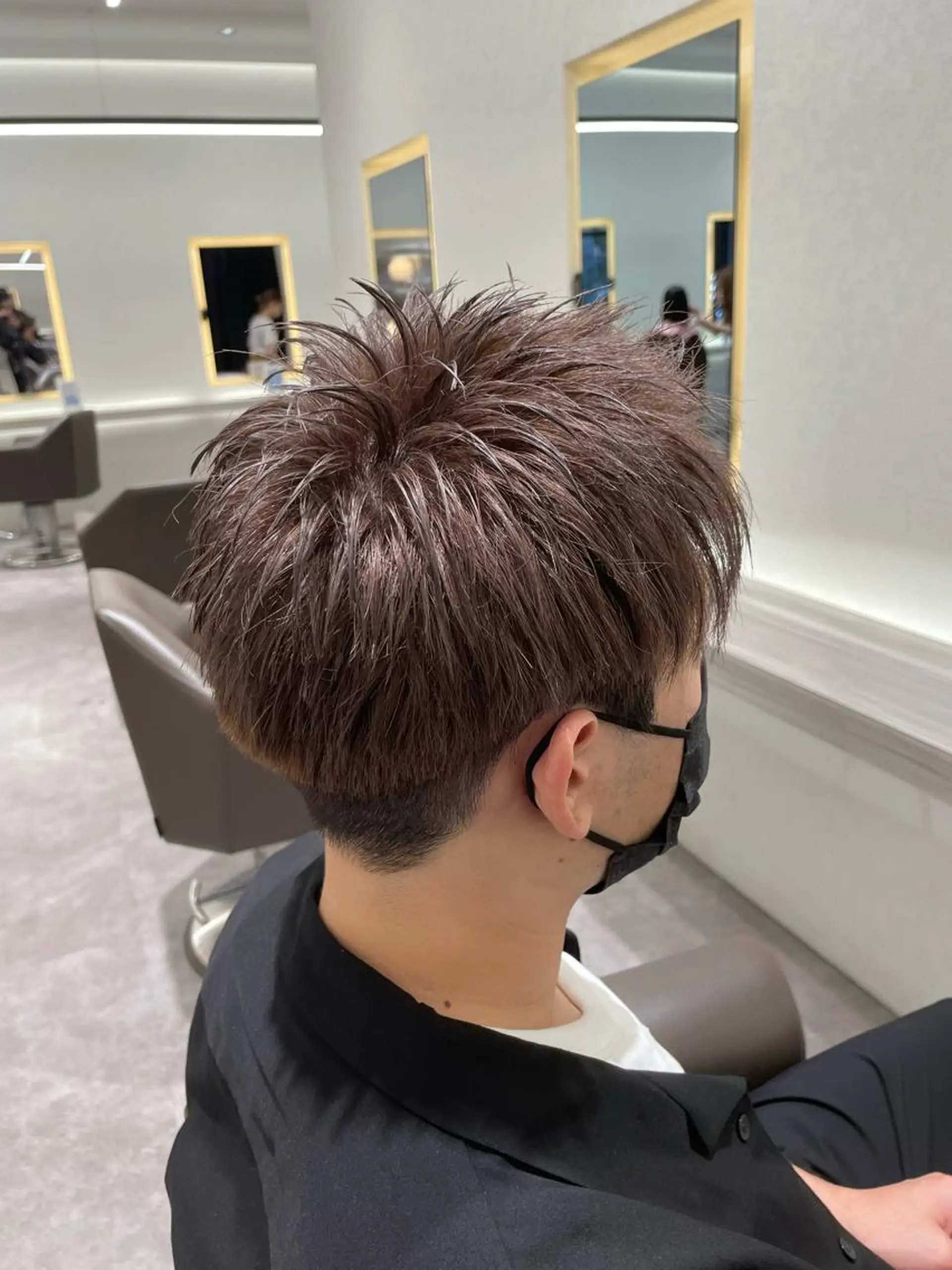 ショート カラー メンズ メンズブリーチ ブリーチ グレージュ カット ヘアカラー トリートメント メンズ特化店長✨ 9/13空◎岡本一真のヘアスタイル