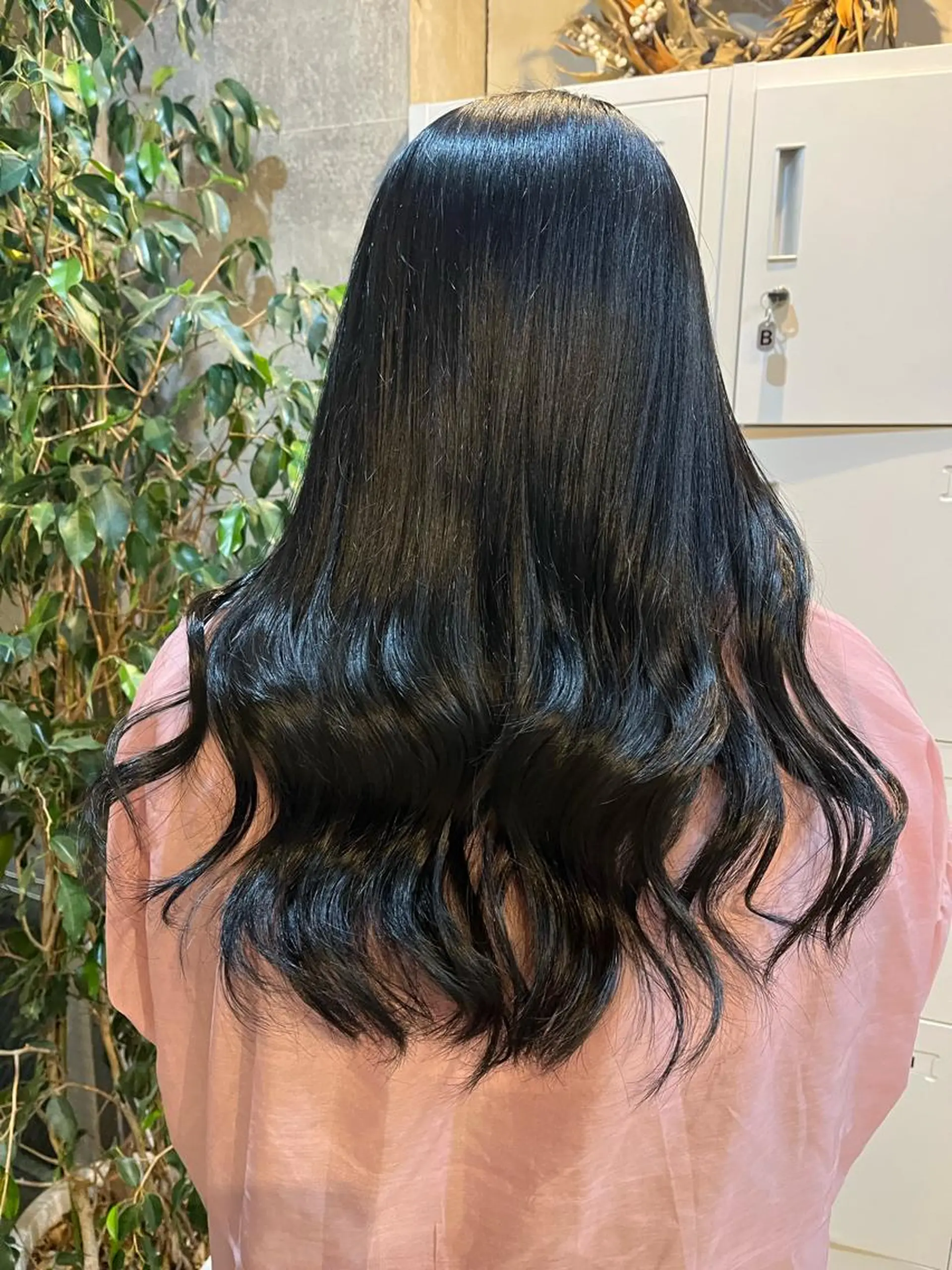 ロング カラー アディクシーカラー ベージュカラー 黒髪 ブリーチ ブルーカラー ヘアカラー トリートメント 藤澤 夏実/インナーカラーのヘアスタイル