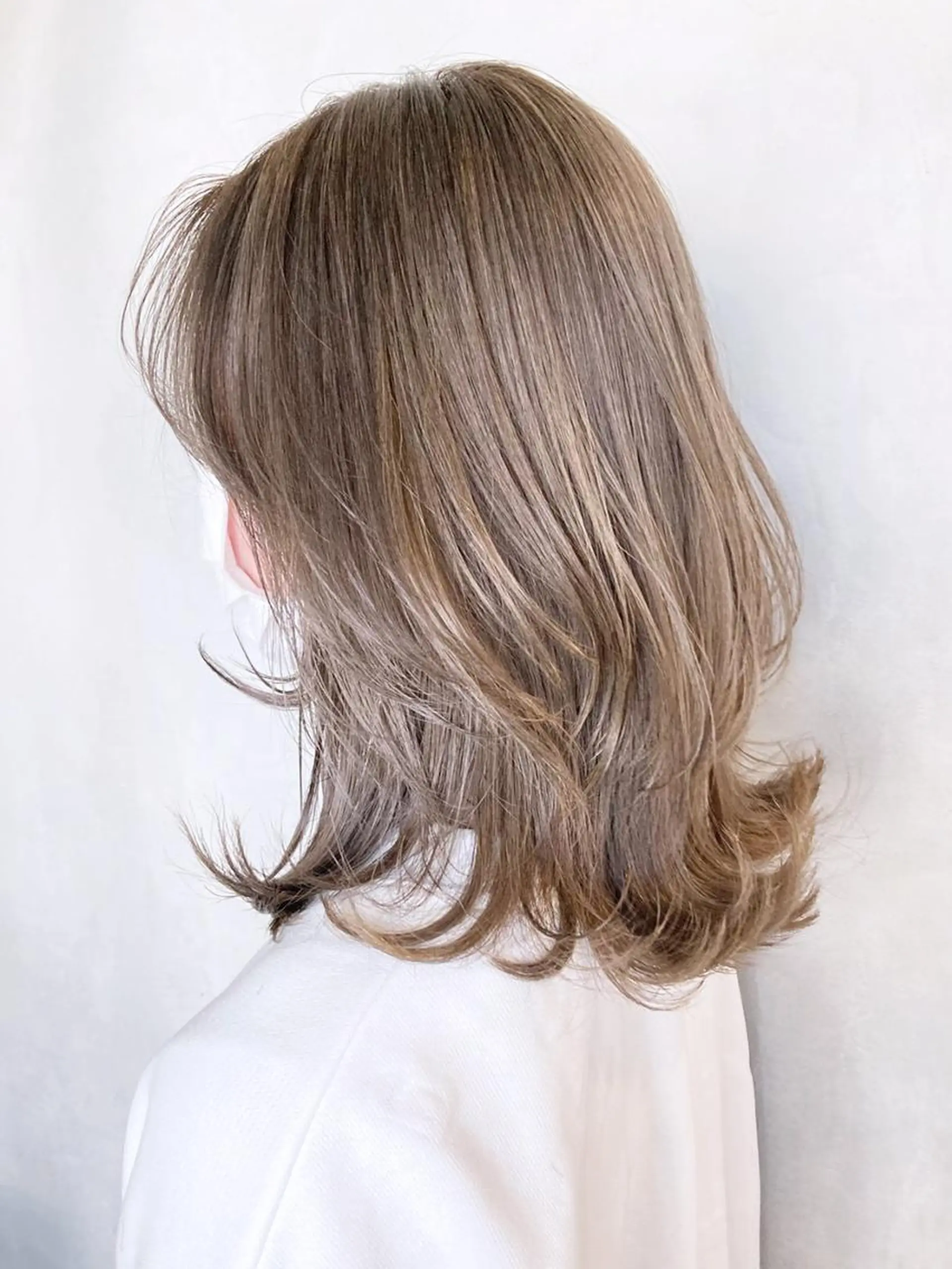 ミディアム カラー パーマ ヘアアレンジ ベージュカラー オリーブベージュ レイヤーカット ITbyALBUM 中野店のヘアスタイル