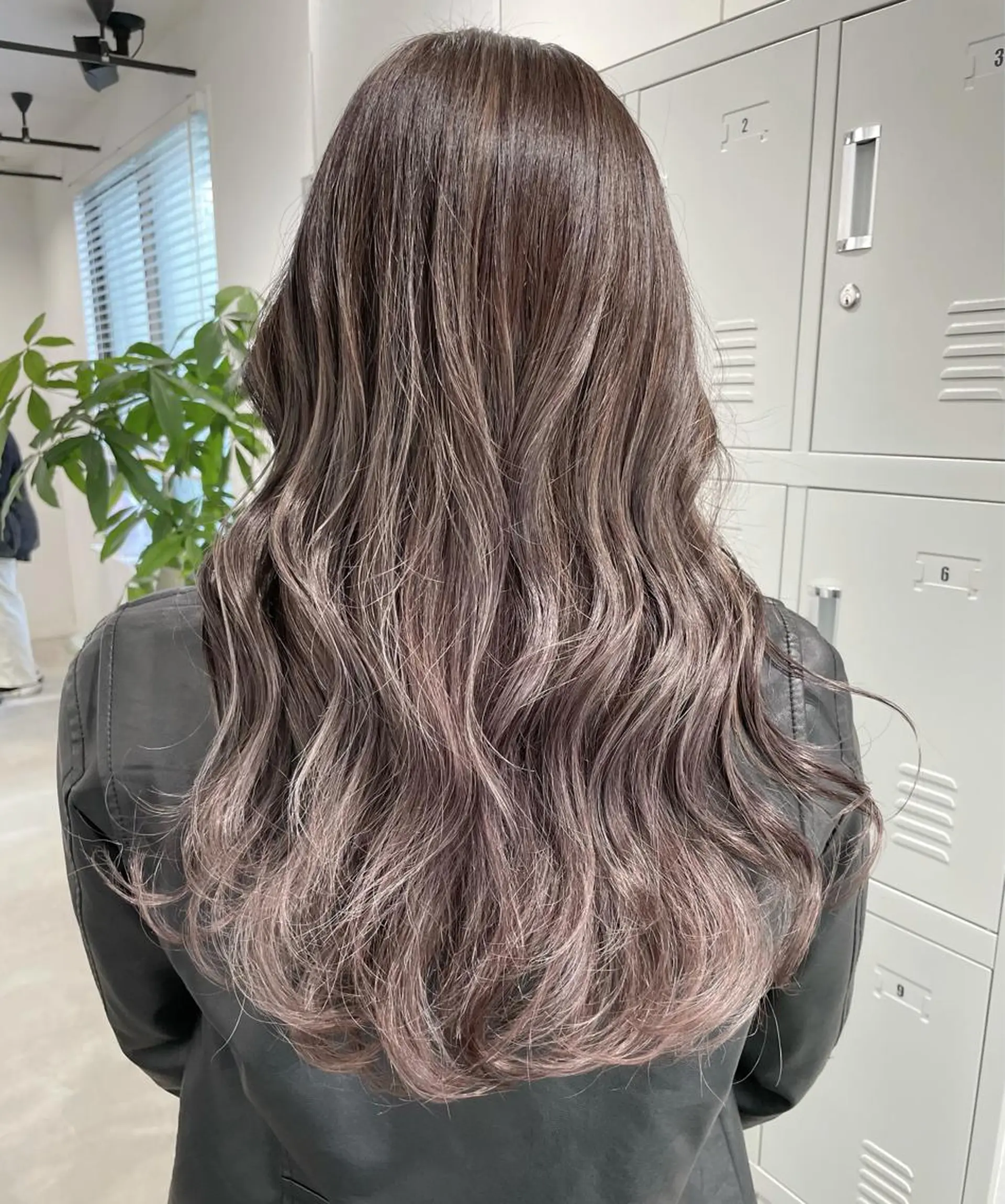 ロング カラー ハイライトカラー ハイライト ヘアカラー 2nd所属・🤍2nd🤍田所 美希のヘアスタイル