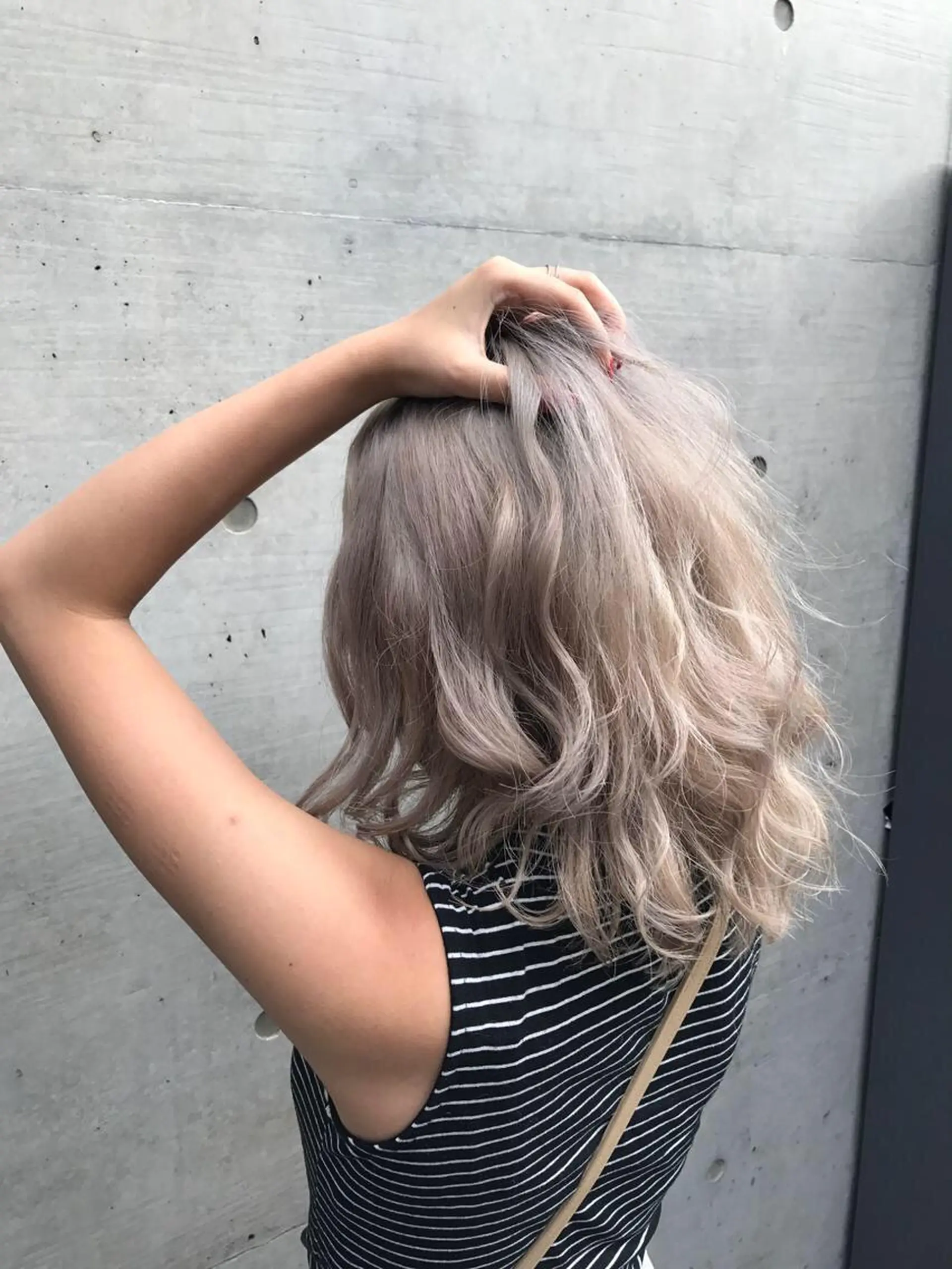ミディアム カラー パーマ ヘアアレンジ ブリーチ ハイトーンカラー a-o横浜所属・色落ちまでキレイに！ ！女性サロンremiのヘアスタイル