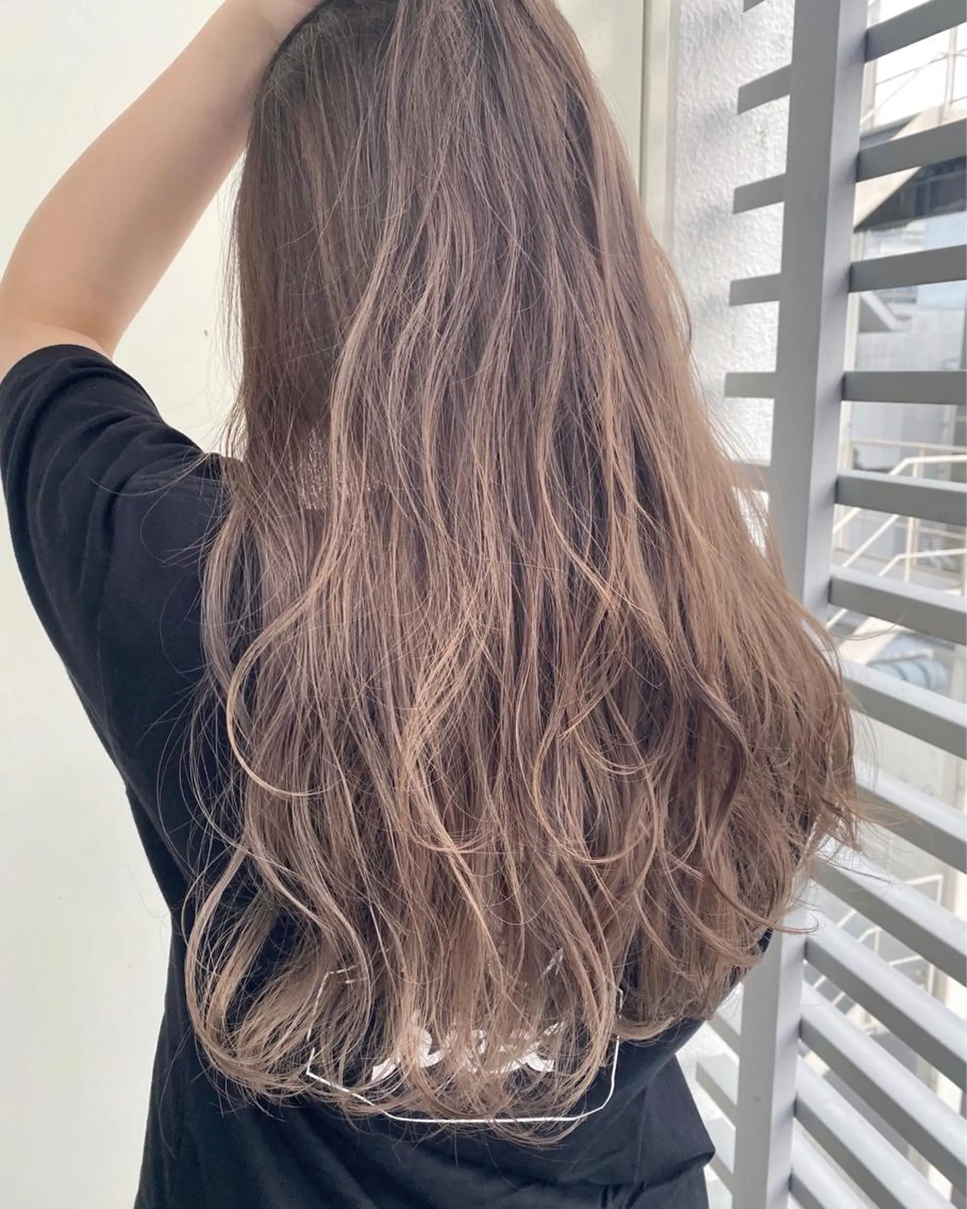 ロング カラー ベージュカラー ハイトーンカラー カット ヘアカラー トリートメント 韓国🇰🇷レイヤー 映える顔周り🩷のヘアスタイル