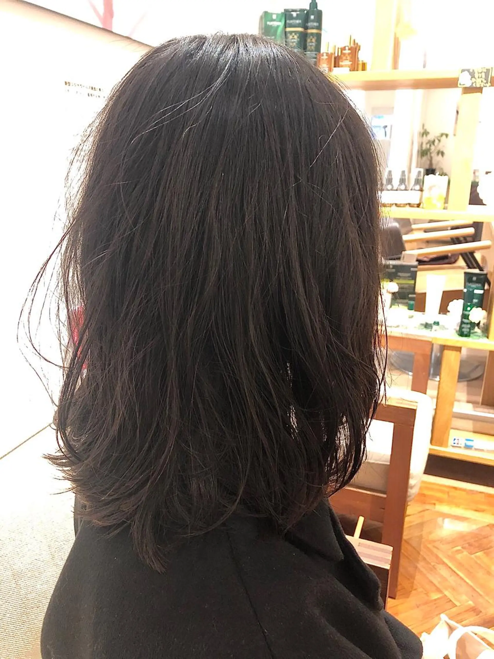 ミディアム パーマ 細沼 葵のヘアスタイル