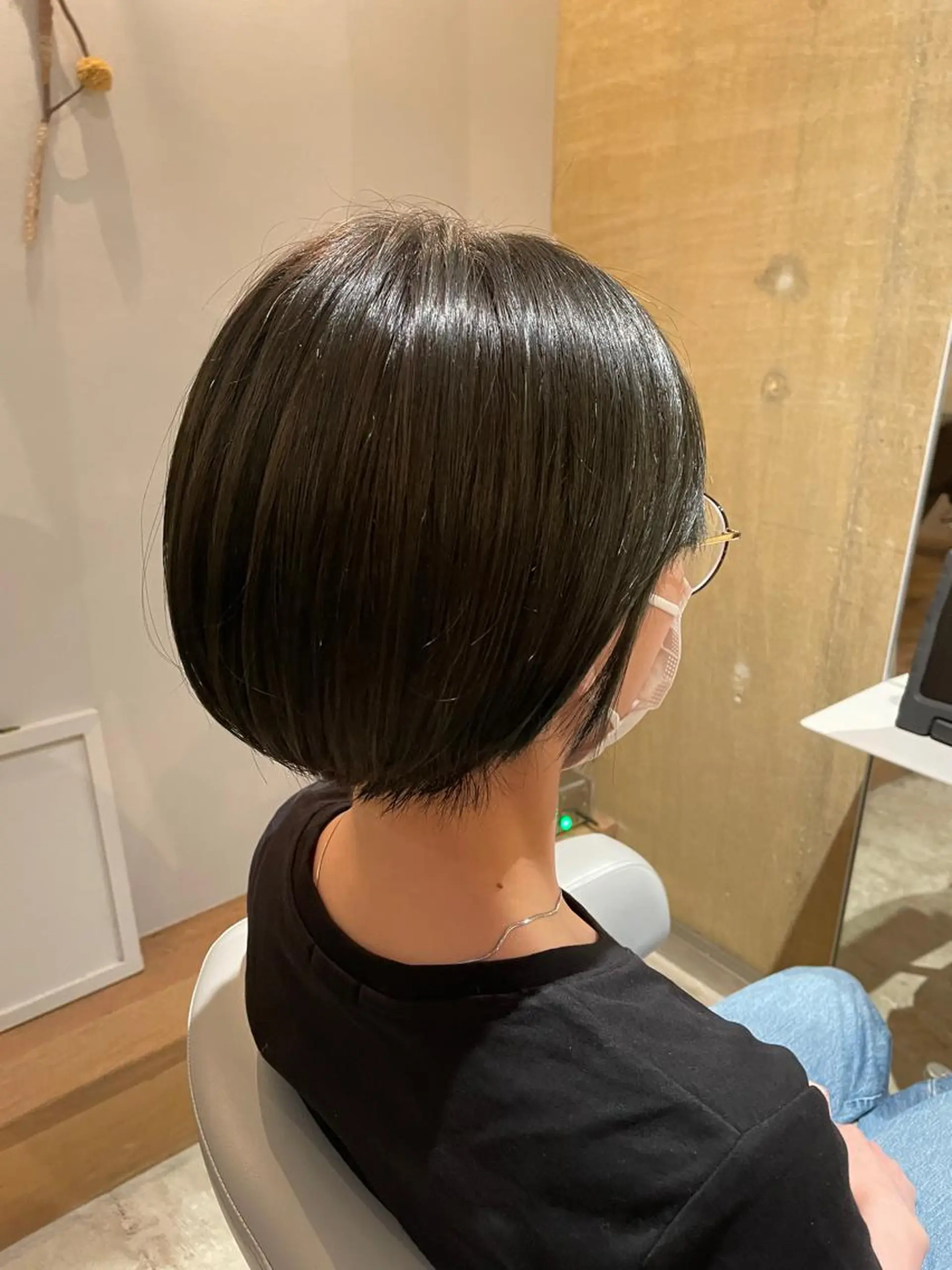ショート カラー オリーブカラー 小野 絢未のヘアスタイル