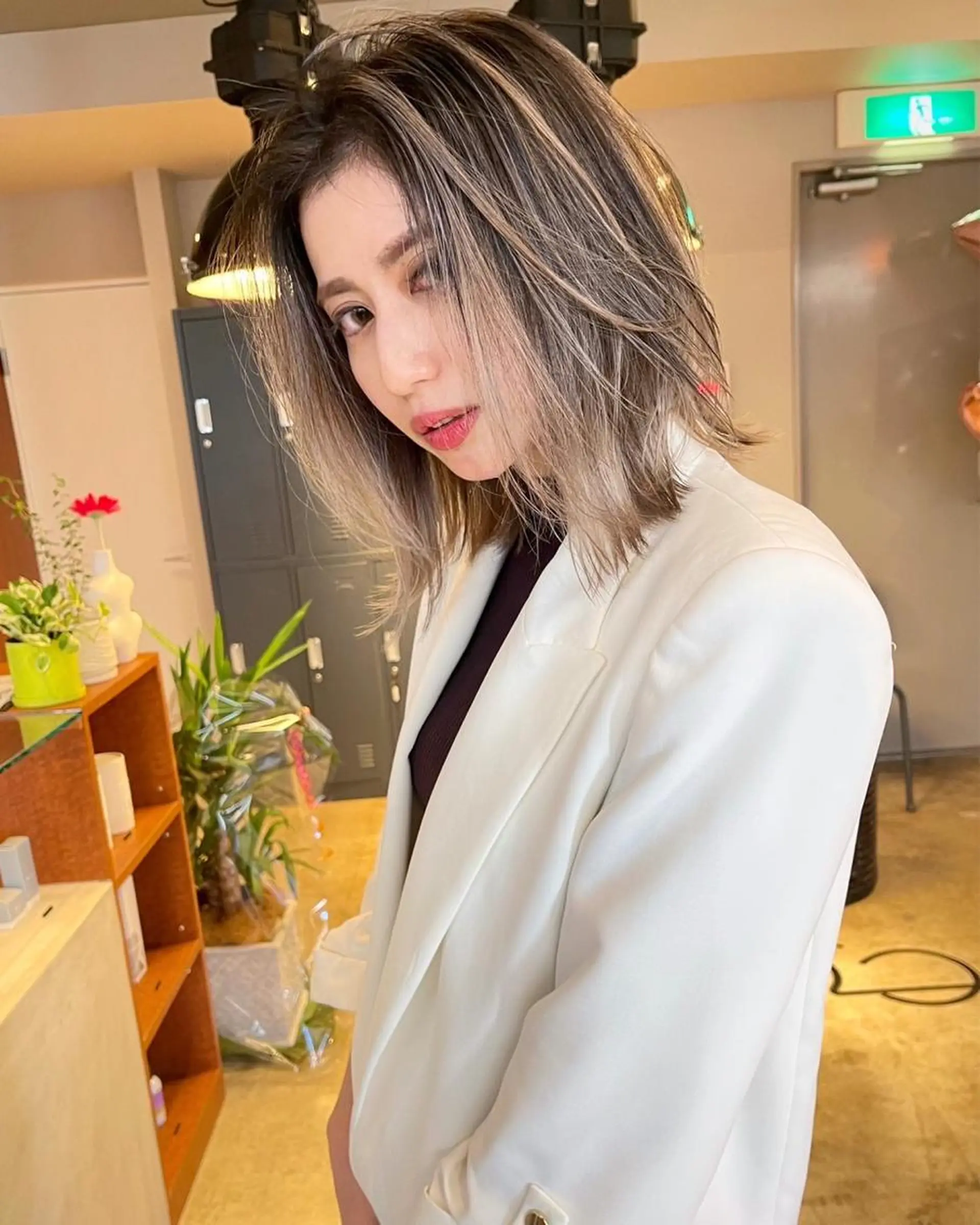 ミディアム カラー ブリーチ ハイライトカラー 外国人風カラー ハイライト ヘアカラー トリートメント 🩷ハイトーン透明感 レイヤー🩷ユリカのヘアスタイル