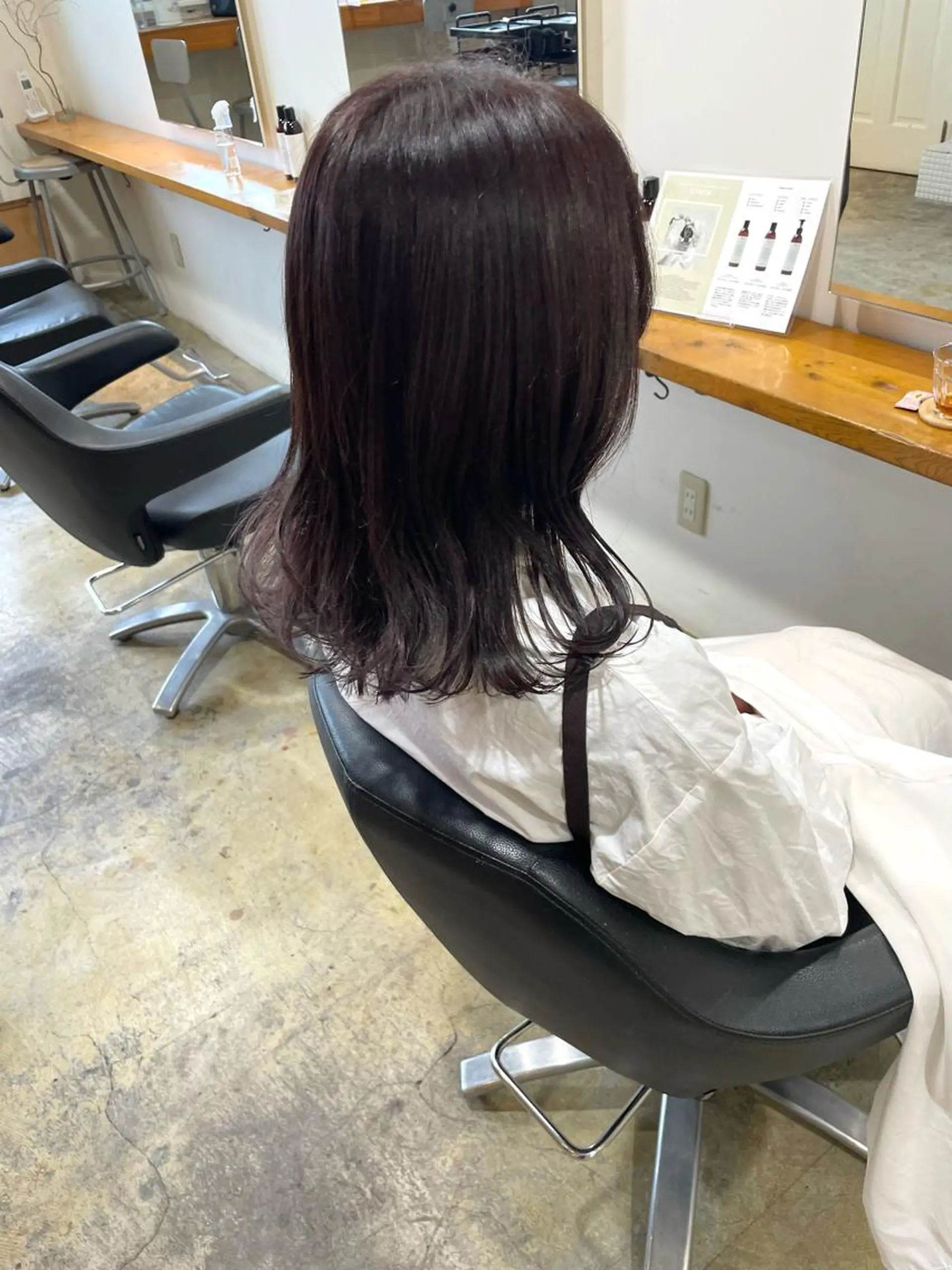 セミロング カラー パープルカラー カット ヘアカラー トリートメント MIOベージュカラー 柔らかいカラーのヘアスタイル