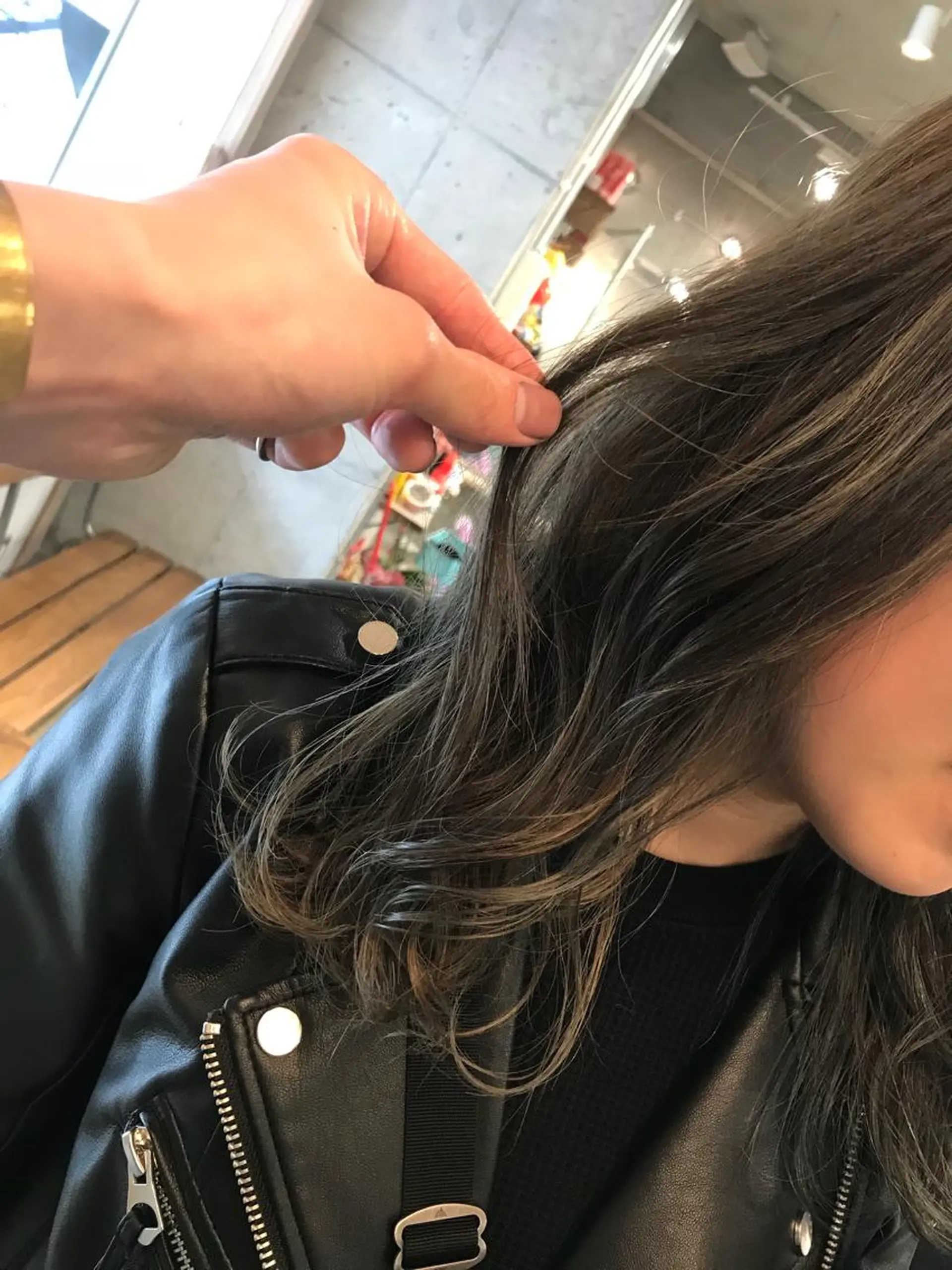 セミロング カラー グレージュ 竹嶌 健吾のヘアスタイル