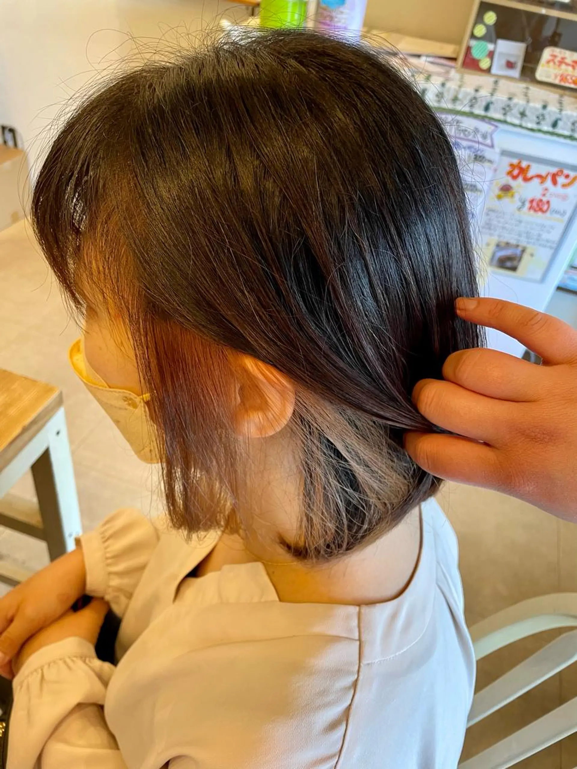 セミロング カラー ベージュカラー イヤリングカラー 美容室 Jフィドルファドル所属・わきた かずなのヘアスタイル