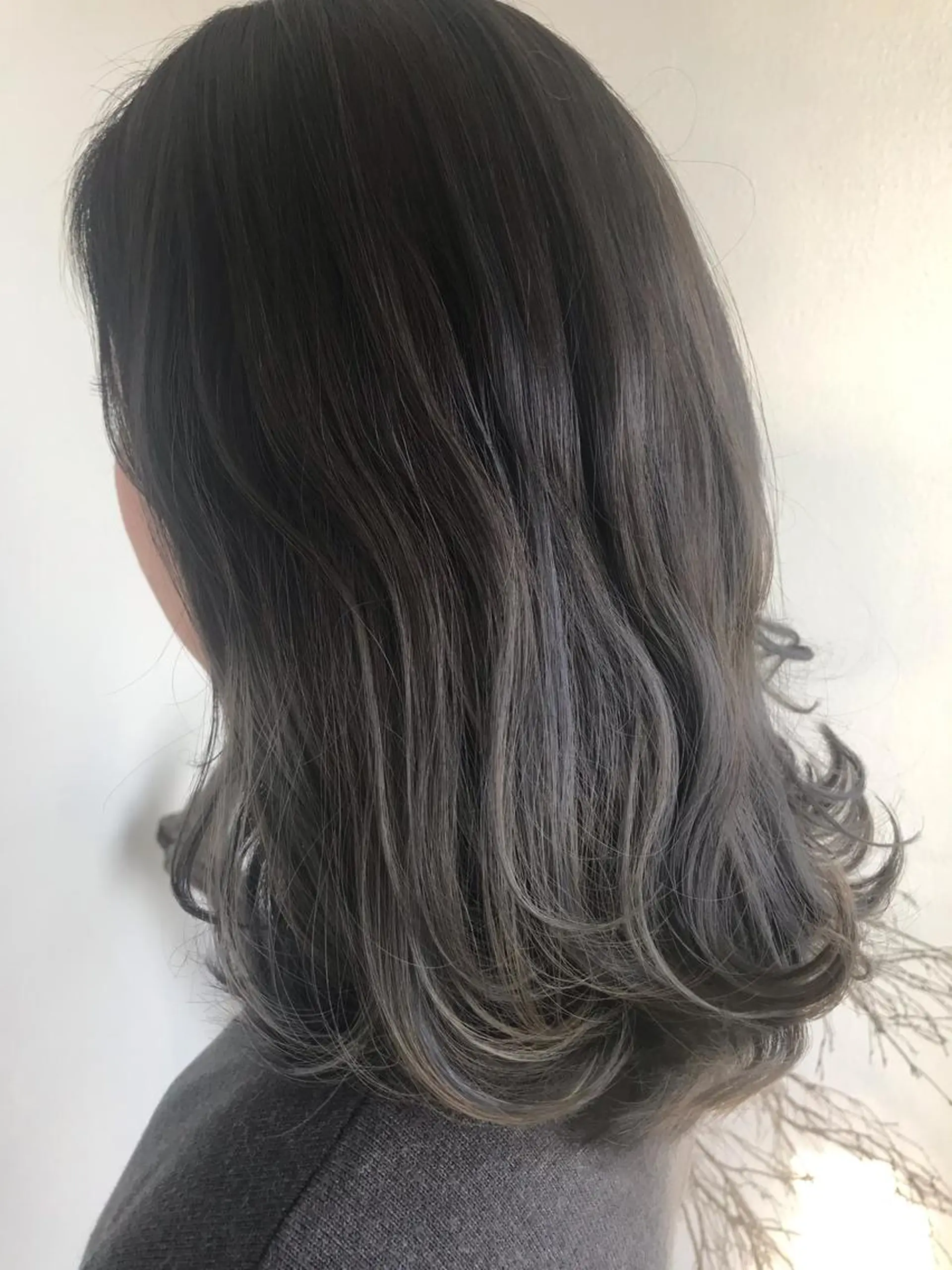 セミロング カラー グレージュ 大嶋 宏隆のヘアスタイル