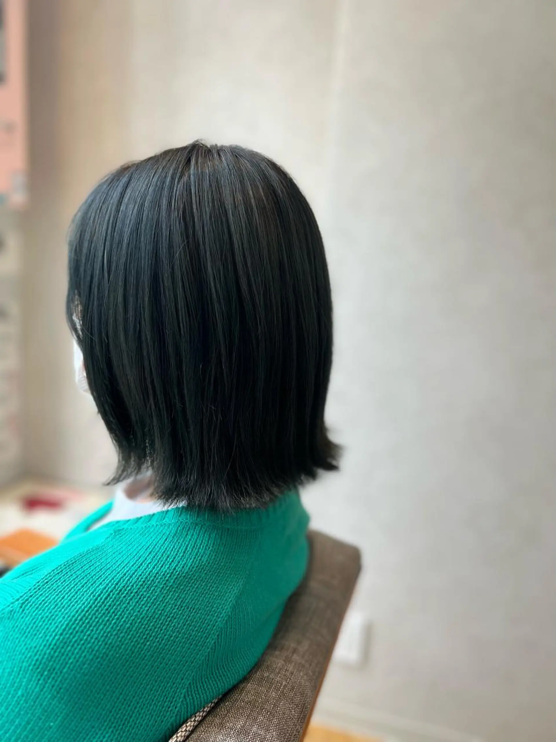 ミディアム カラー バレイヤージュ 黒髪 ブリーチ ブルーカラー ブルーブラック カット ヘアカラー トリートメント "今"だけでない美髪 KOTOMIのヘアスタイル