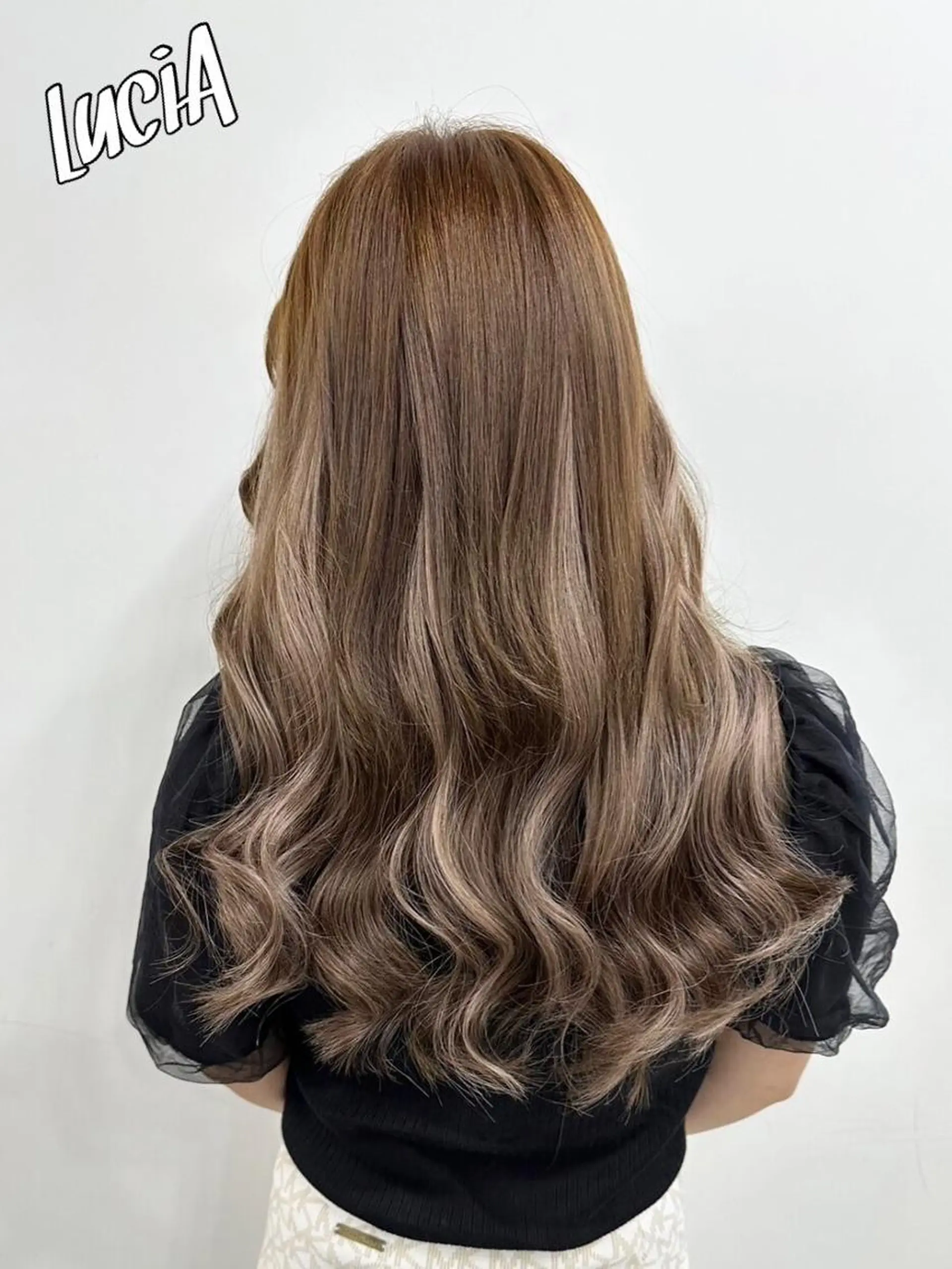 ロング カラー シールエクステ 黒髪 ブリーチ ダブルカラー ハイトーンカラー LuciAエクステ カラー2500セラのヘアスタイル