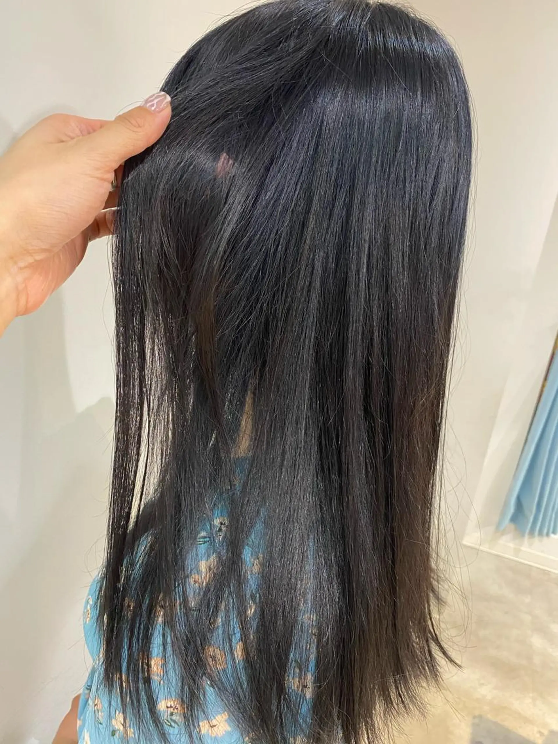 ロング カラー アディクシーカラー ブリーチ ネイビーカラー カット ヘアカラー トリートメント scene.池袋所属・scene. haraのヘアスタイル