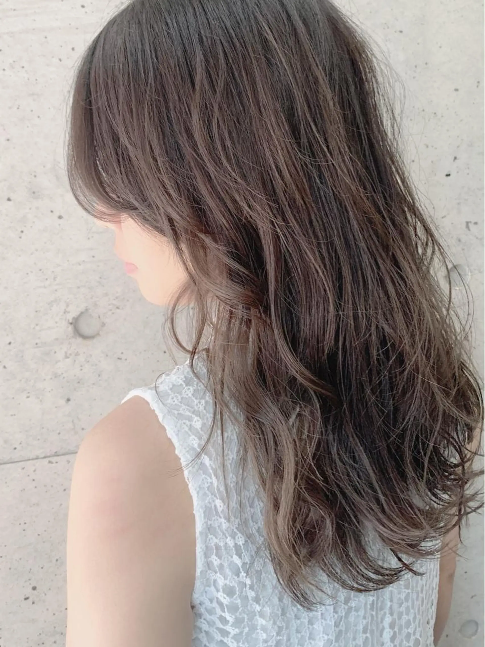 セミロング カラー ベージュカラー グラデーションカラー EMANON天神所属・Hitomi Ezakiのヘアスタイル