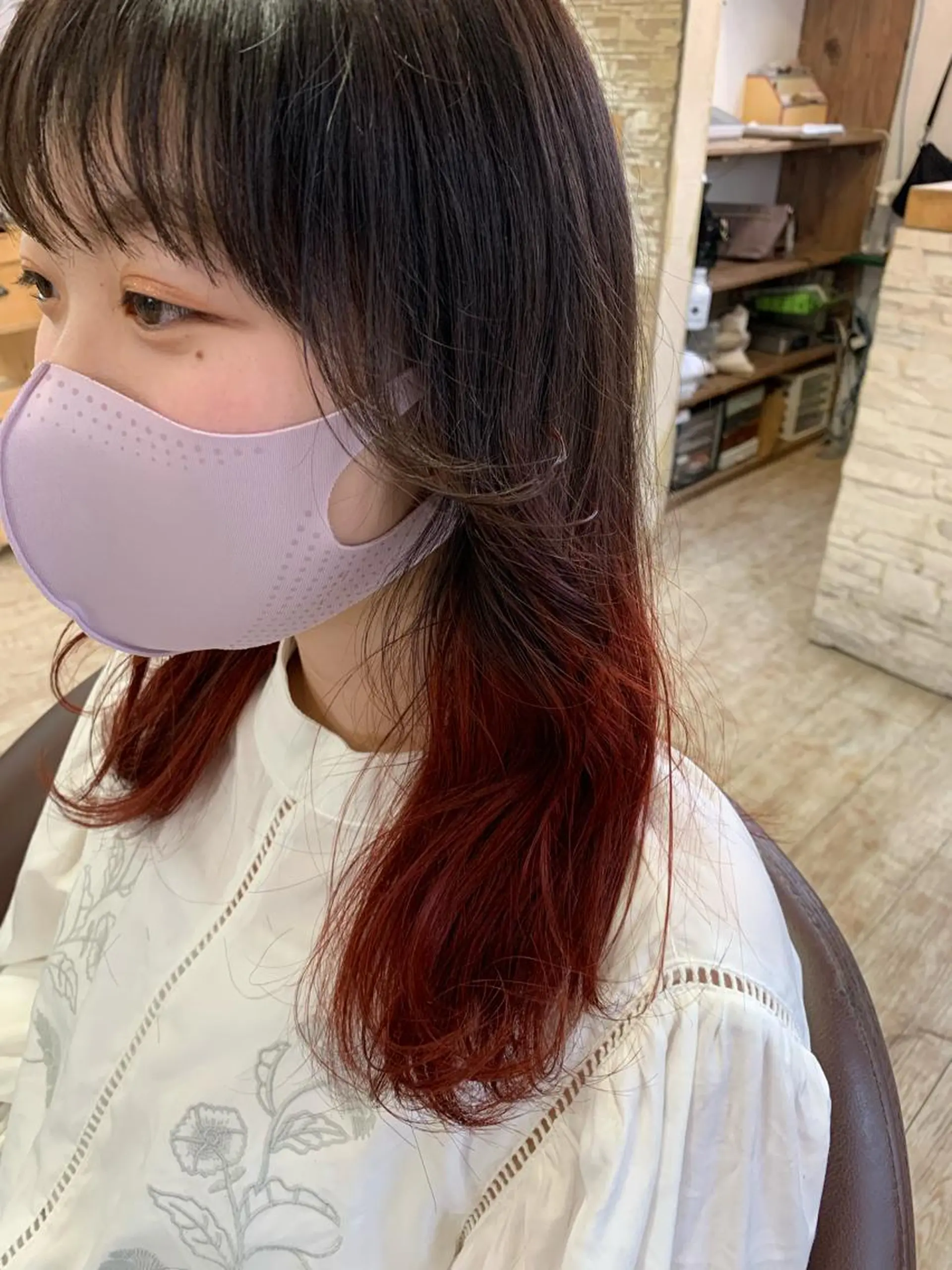 セミロング カラー ヘアアレンジ ブリーチ グラデーションカラー レッドカラー 菅野 愛のヘアスタイル