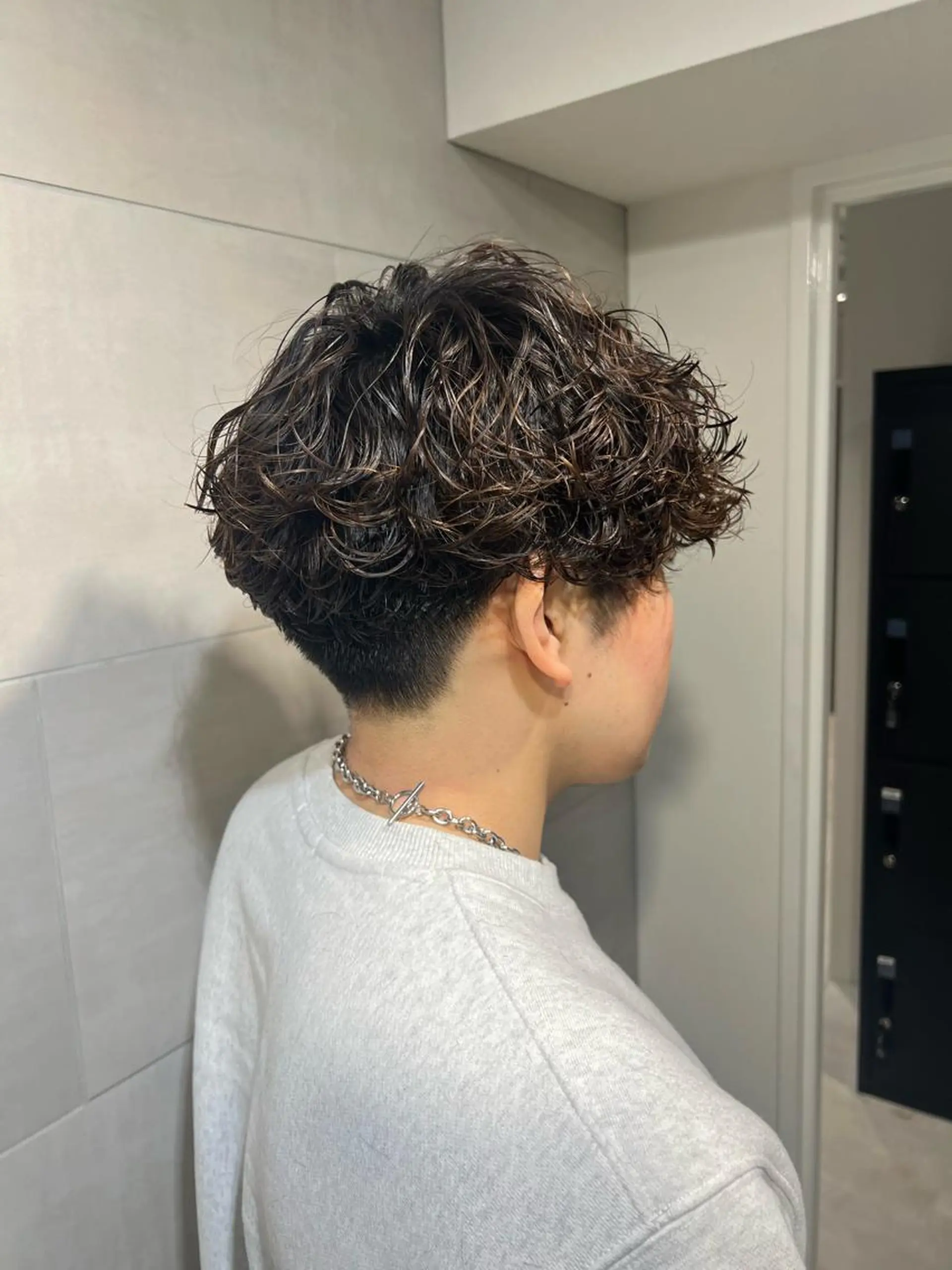 セミロング パーマ メンズ メンズパーマ セミロングパーマ カット パーマ je suis heureuse所属・ハイライトカラー 🌀ゆい❣️のヘアスタイル