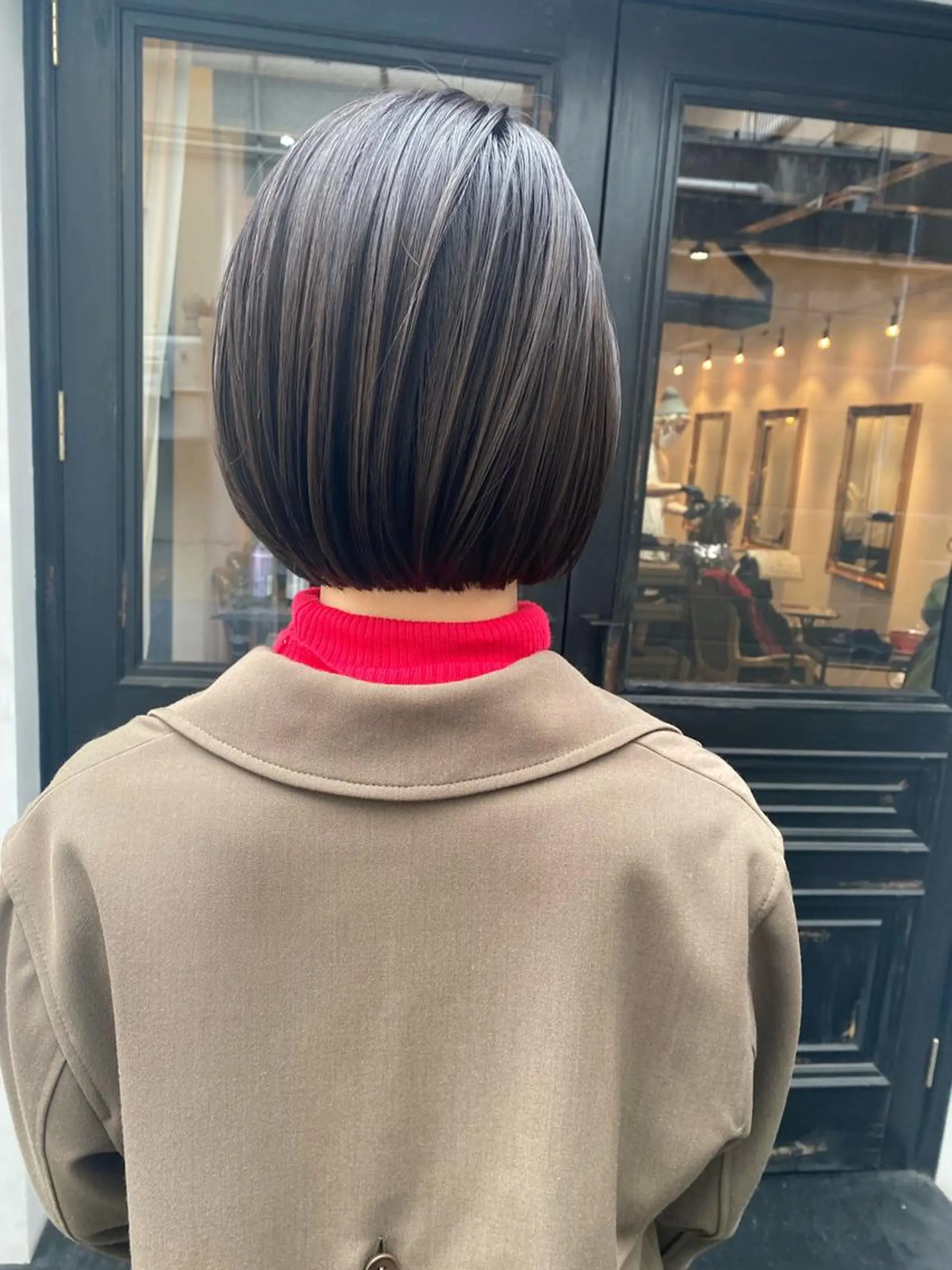 ショート カラー グレージュ ボブ tonari 梅田、中崎町のヘアスタイル