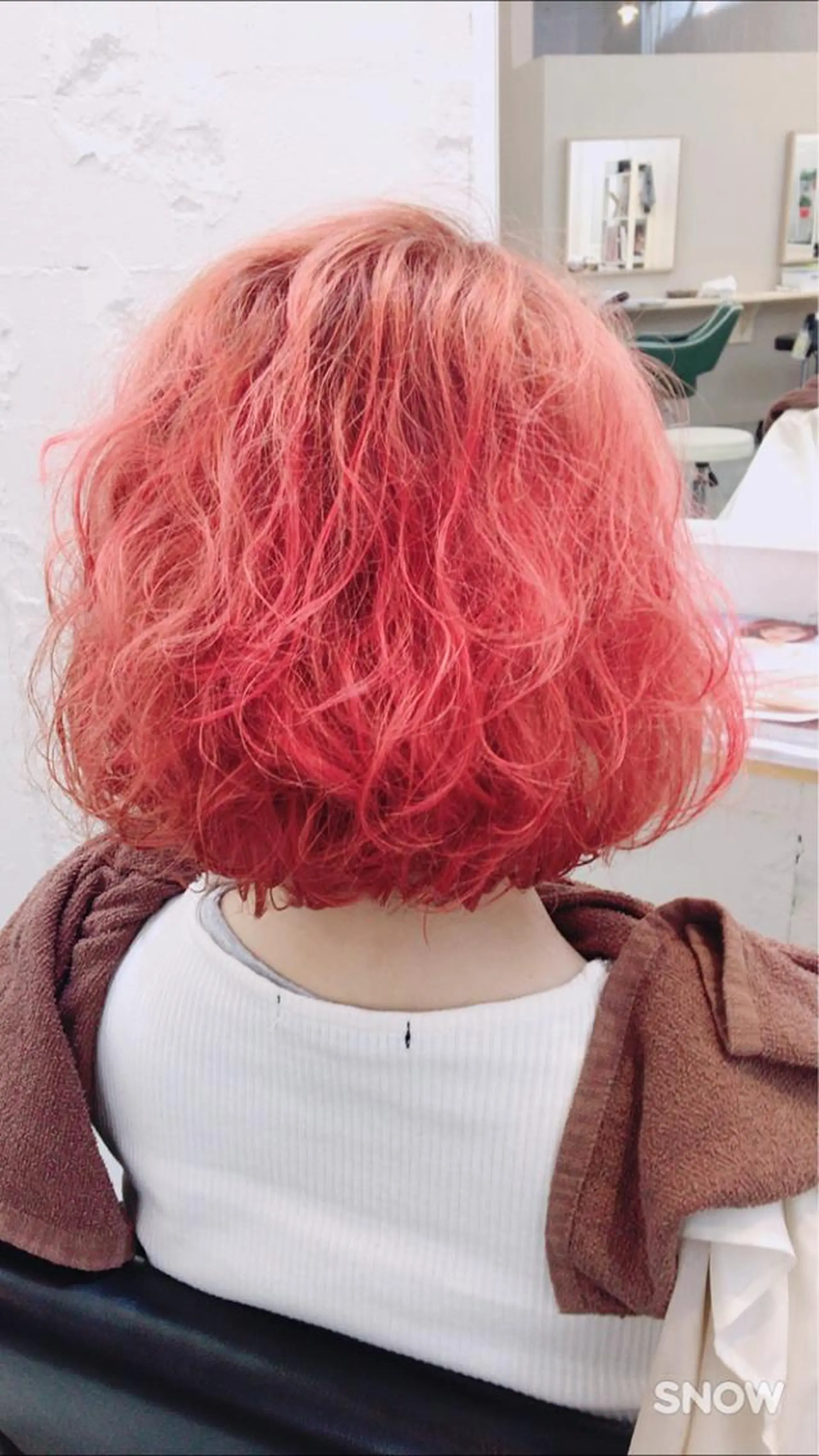 ショート カラー ブリーチ ピンクカラー aroot 町田駅徒歩10秒のヘアスタイル