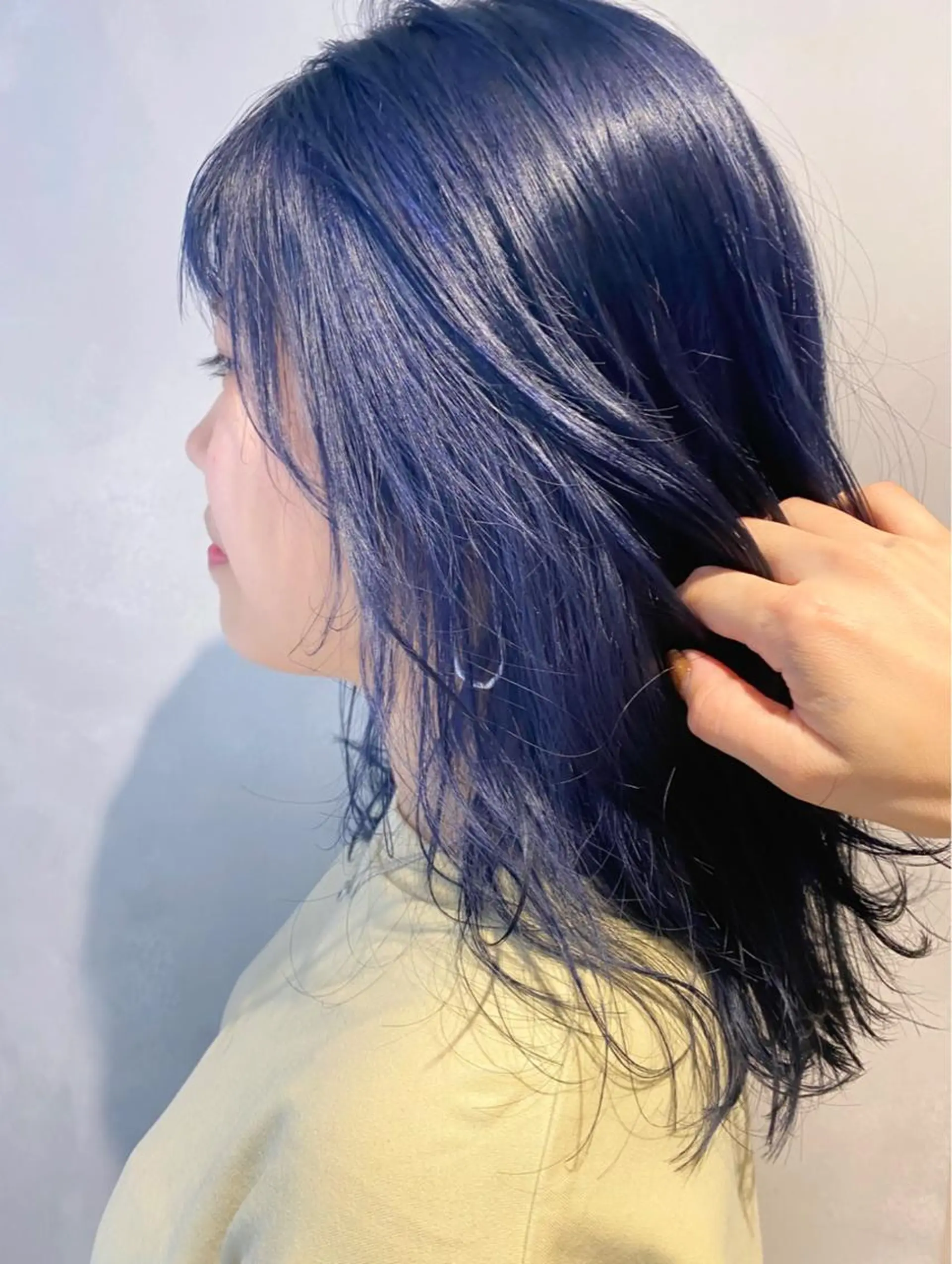 セミロング カラー ヘアアレンジ ブルーカラー カット ヘアカラー #ブリーチカラー Akihoのヘアスタイル