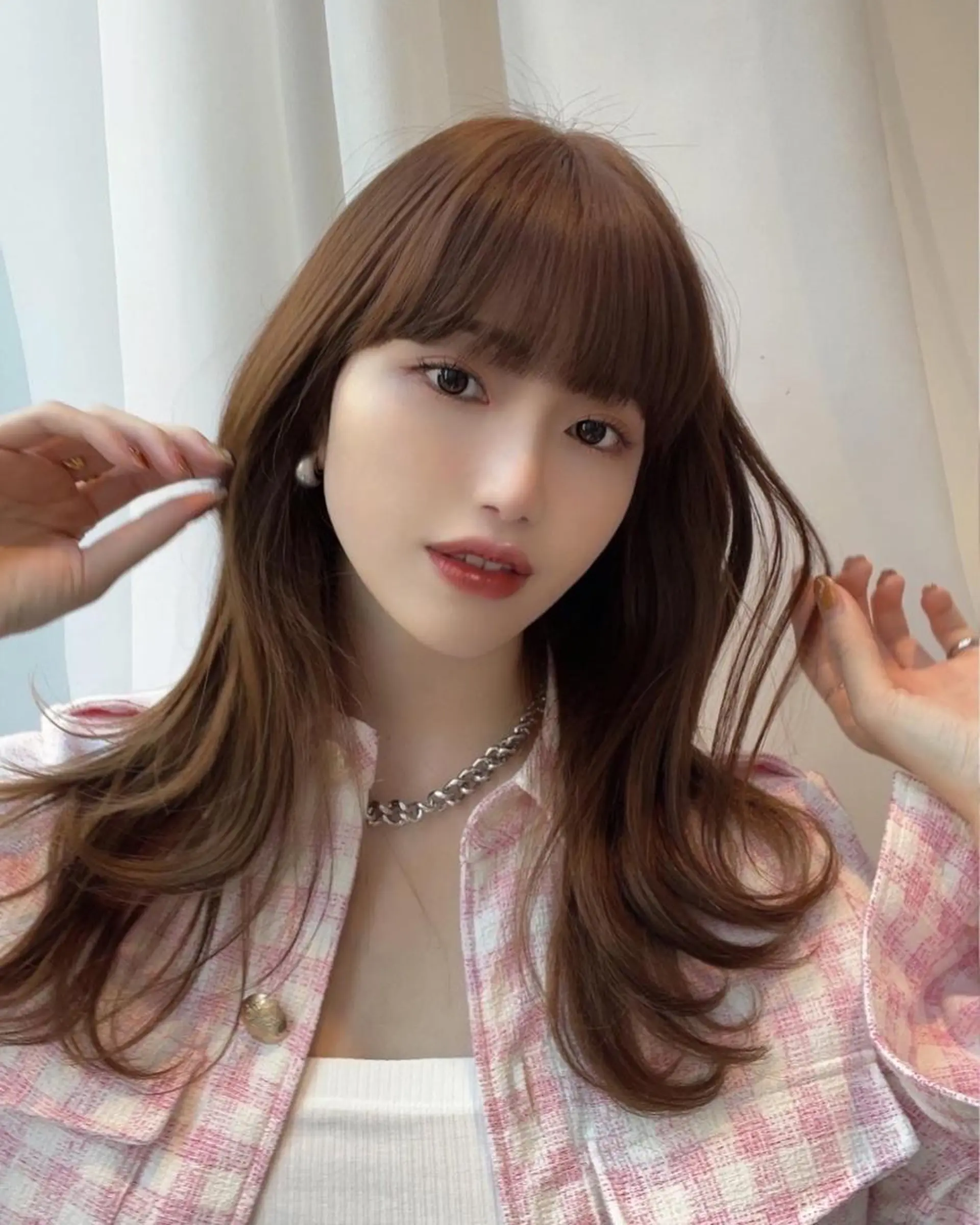 ミディアム くびれヘア かきあげバング 似合わせカット 小顔カット ワンホンヘア カット ヘアカラー トリートメント ボブパーマ ウルフパーマのヘアスタイル