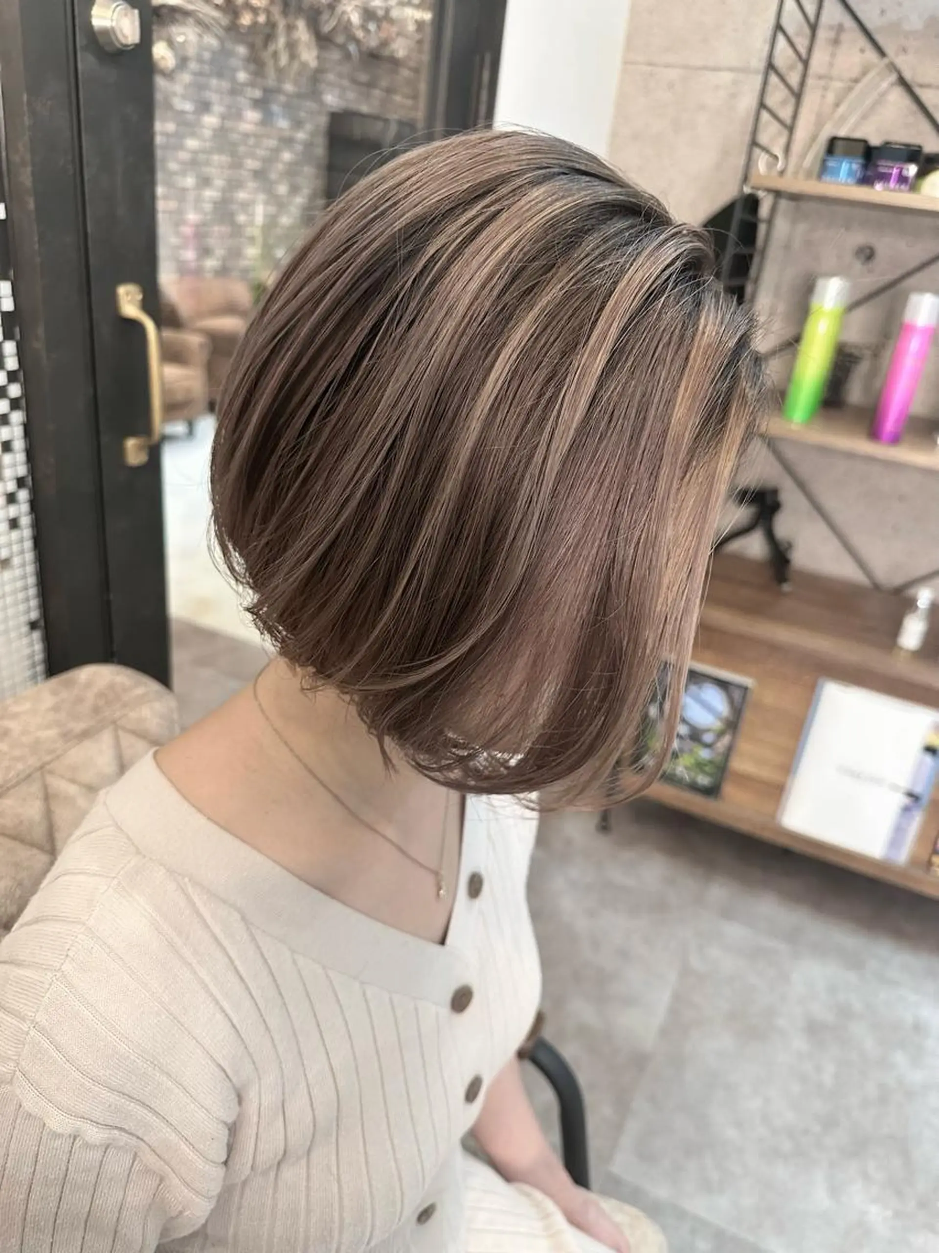 ショート レイヤーカット ヘアカラー 🔷ブリーチバレイヤ ージュ🔷飯野達也のヘアスタイル