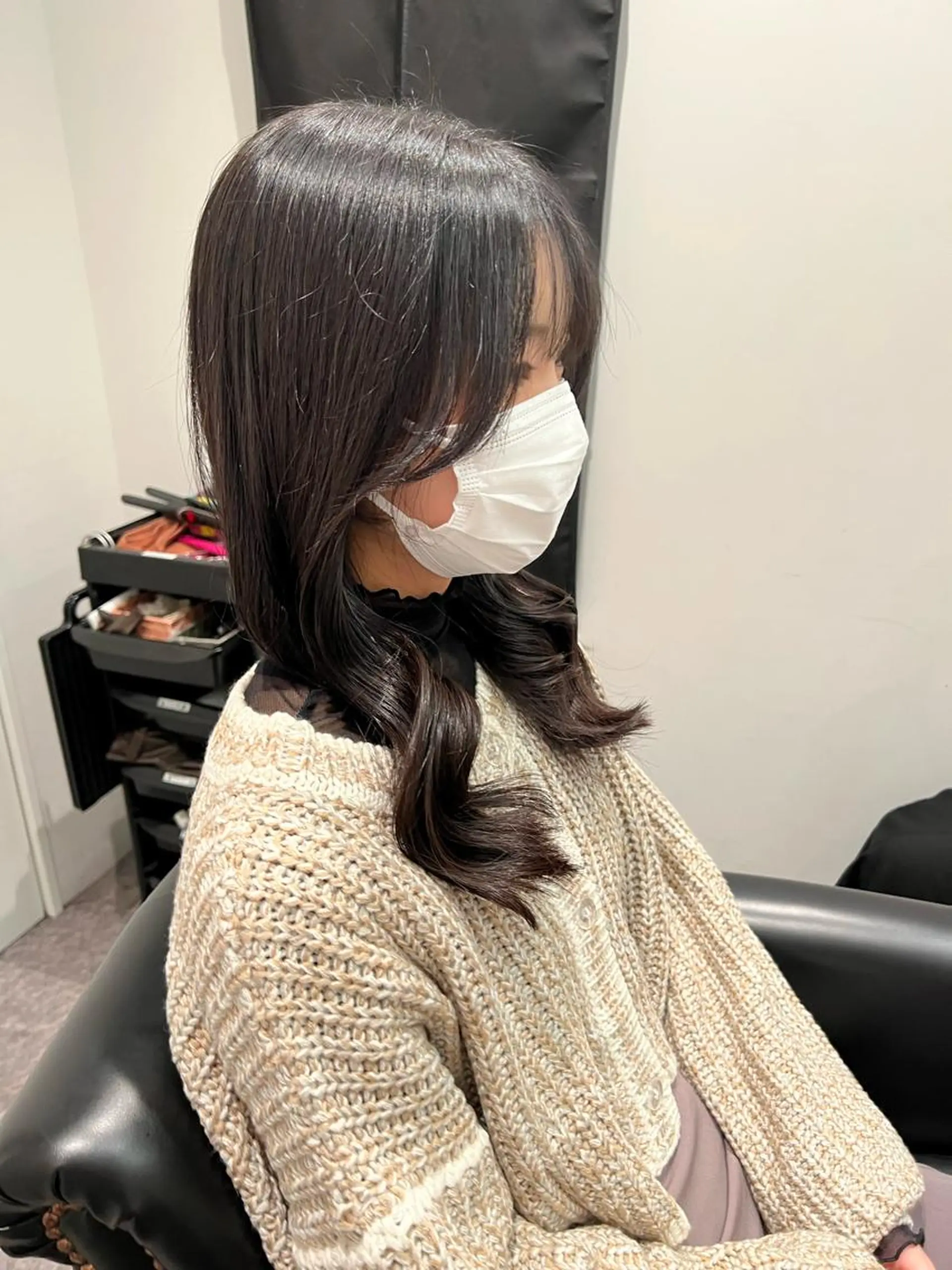 ロング カラー パーマ コテ巻き風パーマ 韓国風パーマ 無重力のヘアスタイル