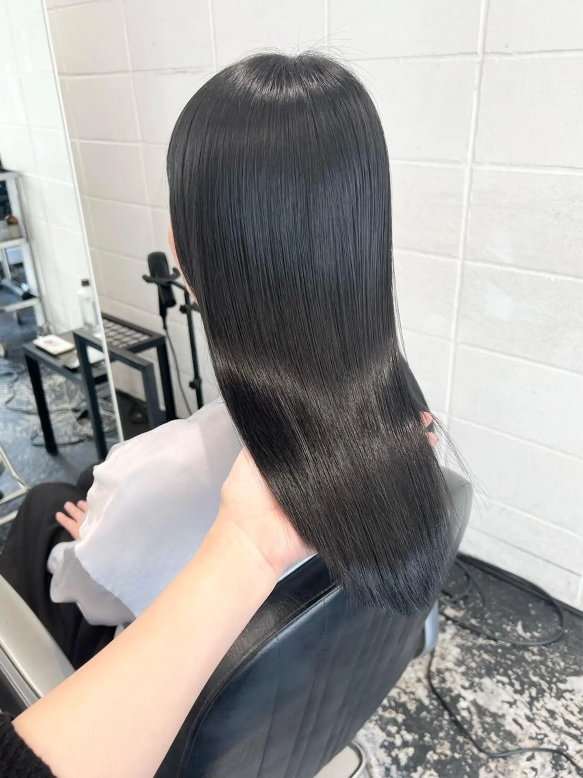 ミディアム カラー 黒髪 ブルーカラー ブルーブラック HARU//原宿🤍 リピート率NO.1のヘアスタイル