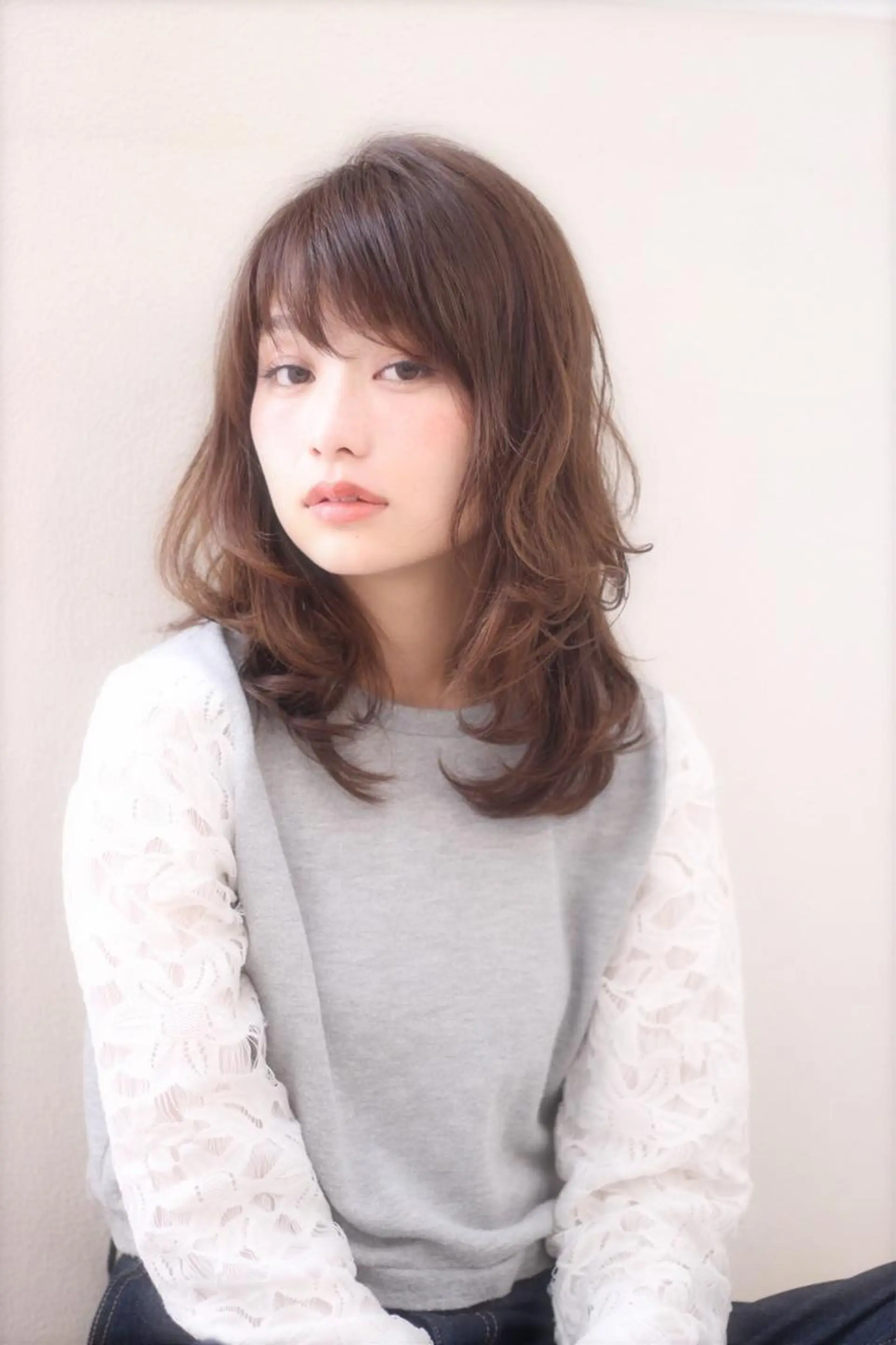 セミロング 鎌倉 彩のヘアスタイル