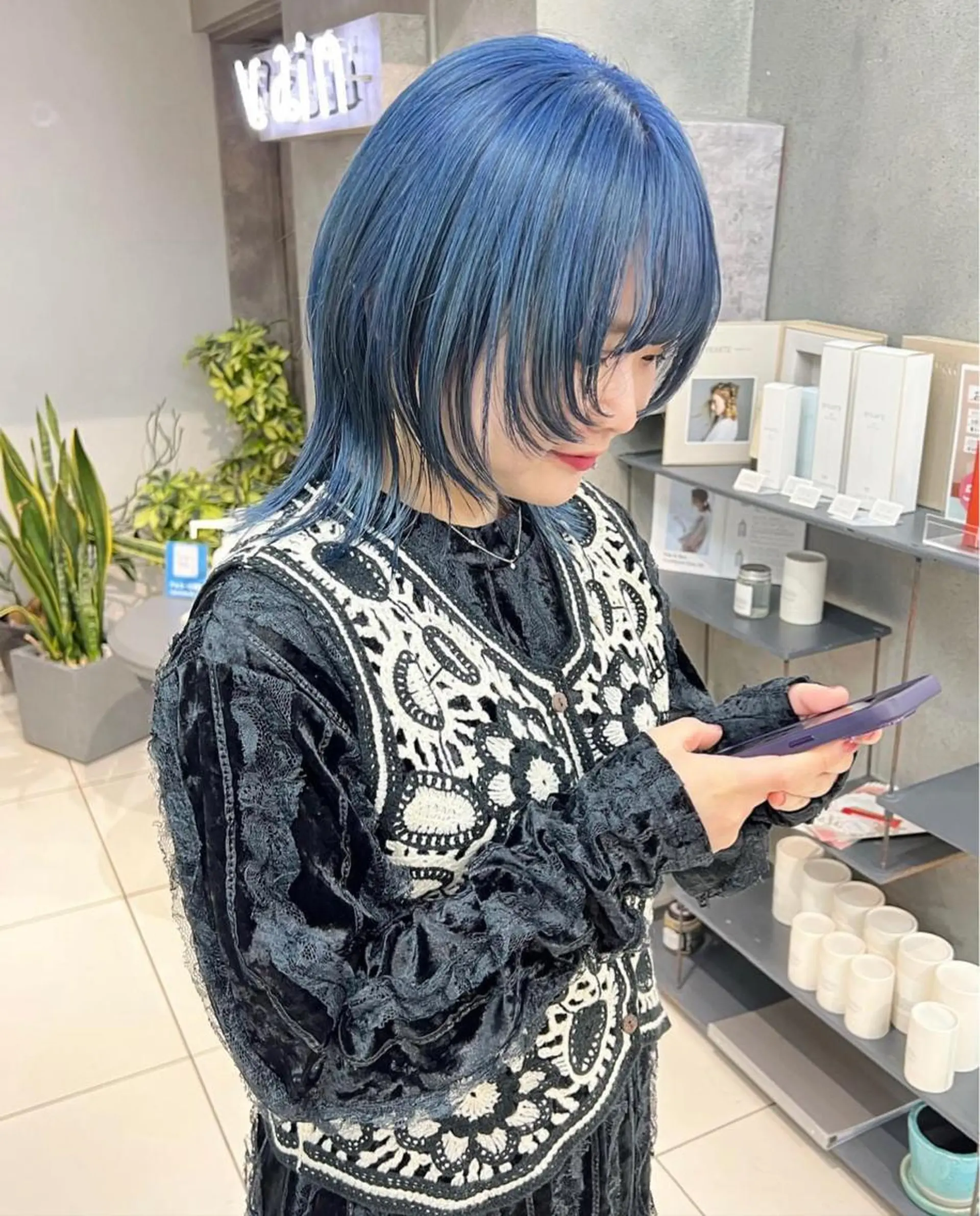 ミディアム ヘアカラー vain  shibuya所属・ヘアメイクで一癖ある オシャレ髪💐マナミのヘアスタイル