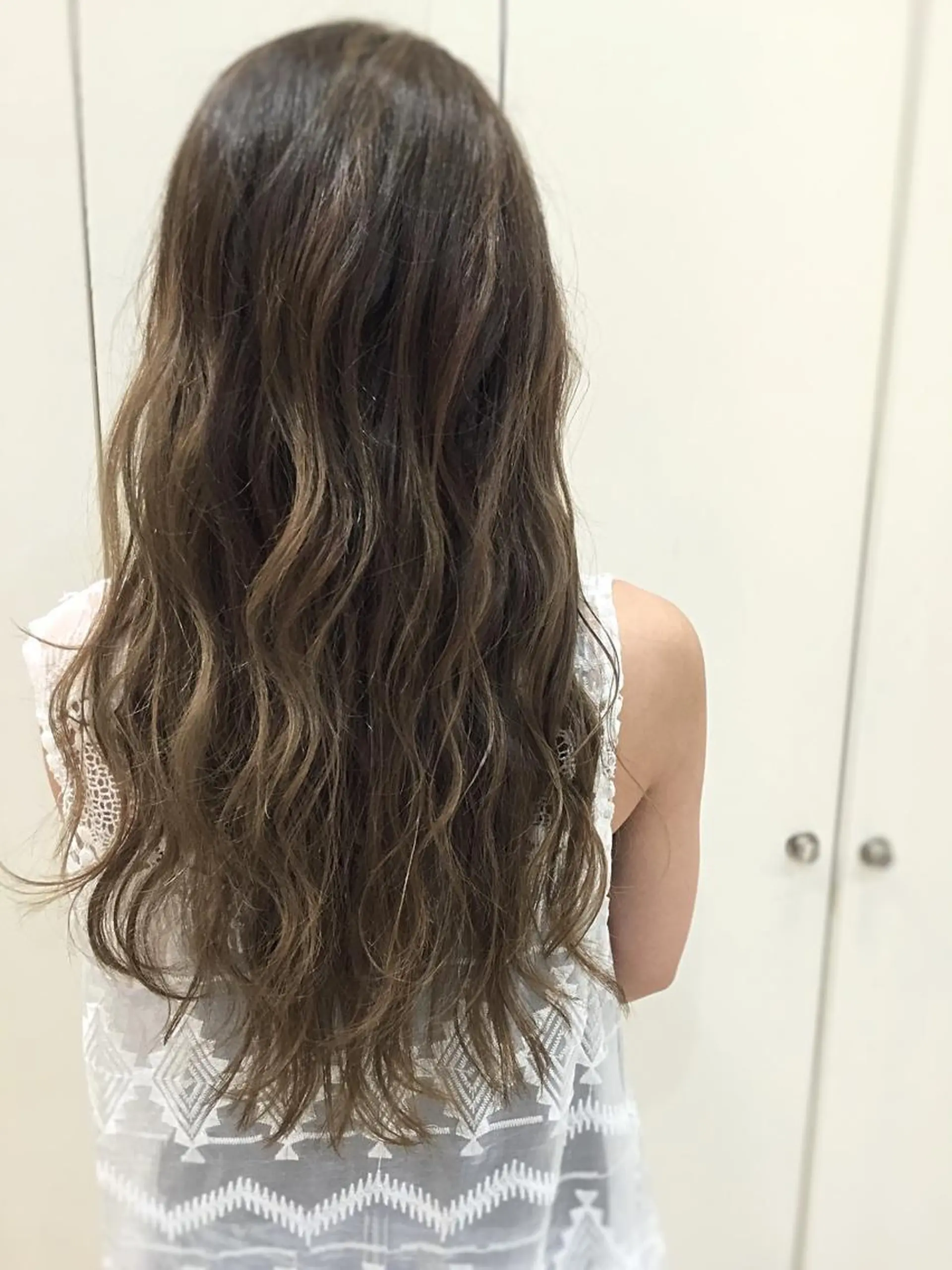 ロング カラー グラデーションカラー ハイライトカラー ハイライト 松本 明日可のヘアスタイル