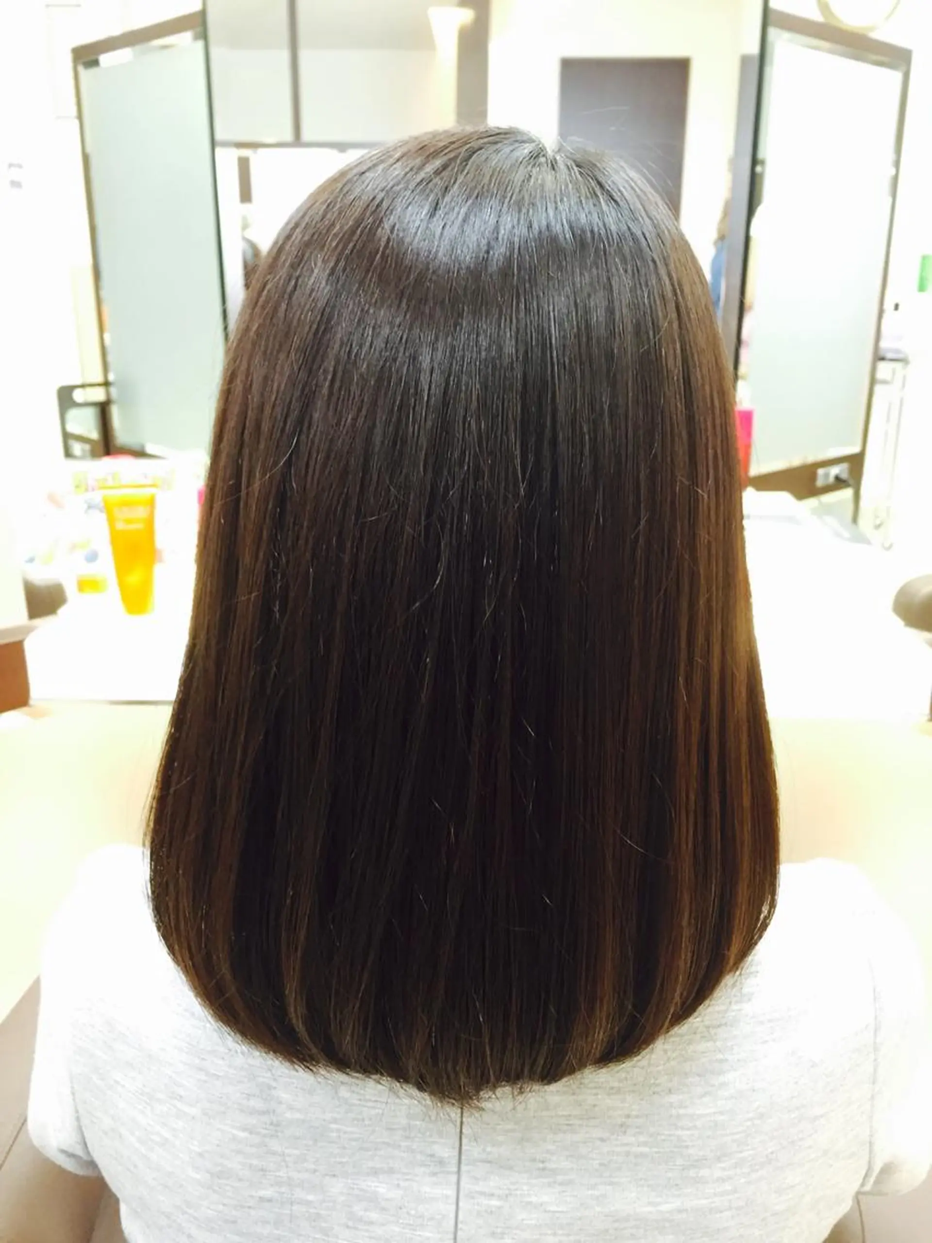 セミロング トリートメント スズキ シオリのヘアスタイル