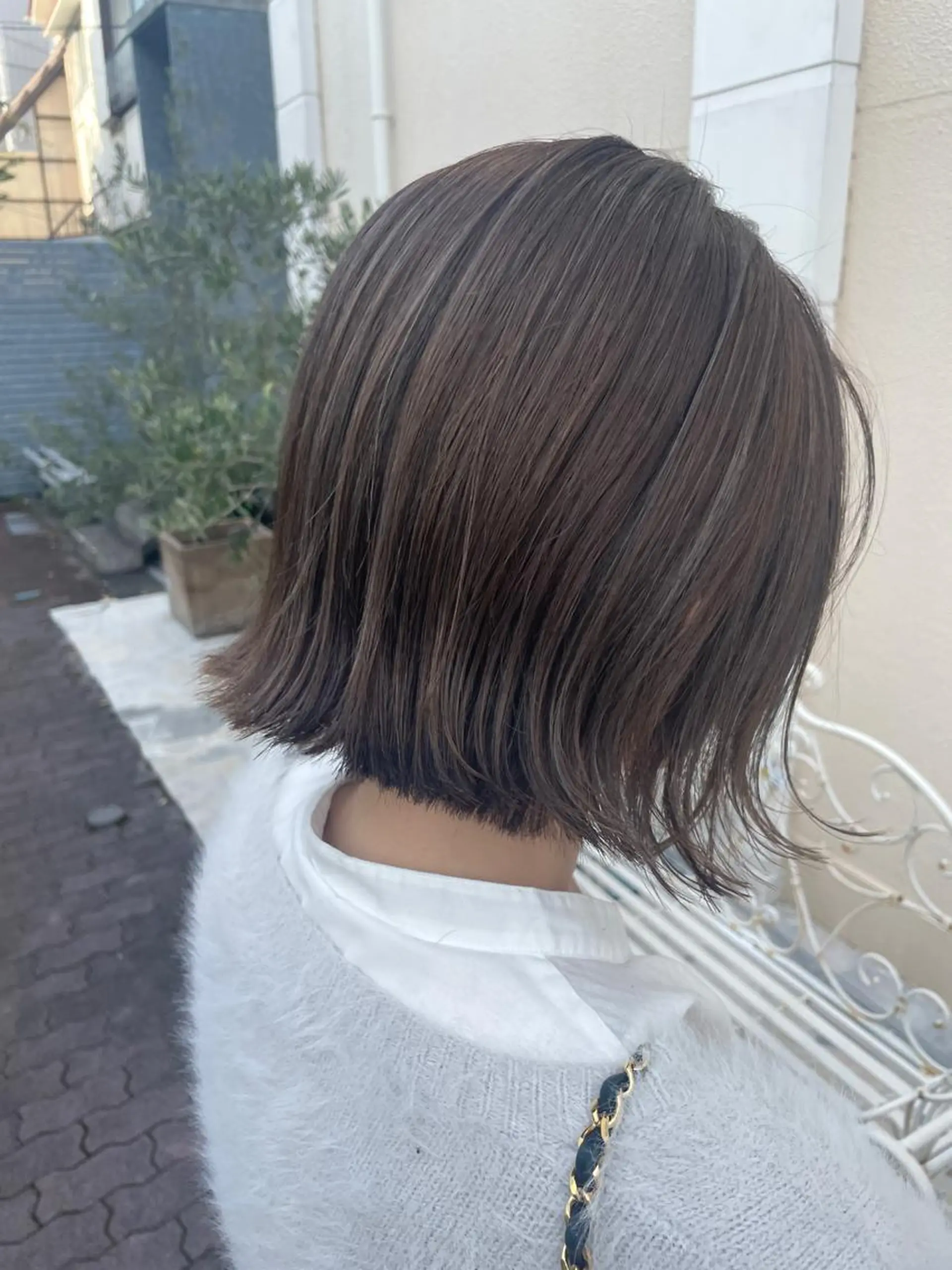 ショート カラー 切りっぱなしボブ グレージュ ハイライトカラー ボブ ハイライト カット ヘアカラー トリートメント BEBE所属・ブリーチなし 透明感カラーKANAのヘアスタイル