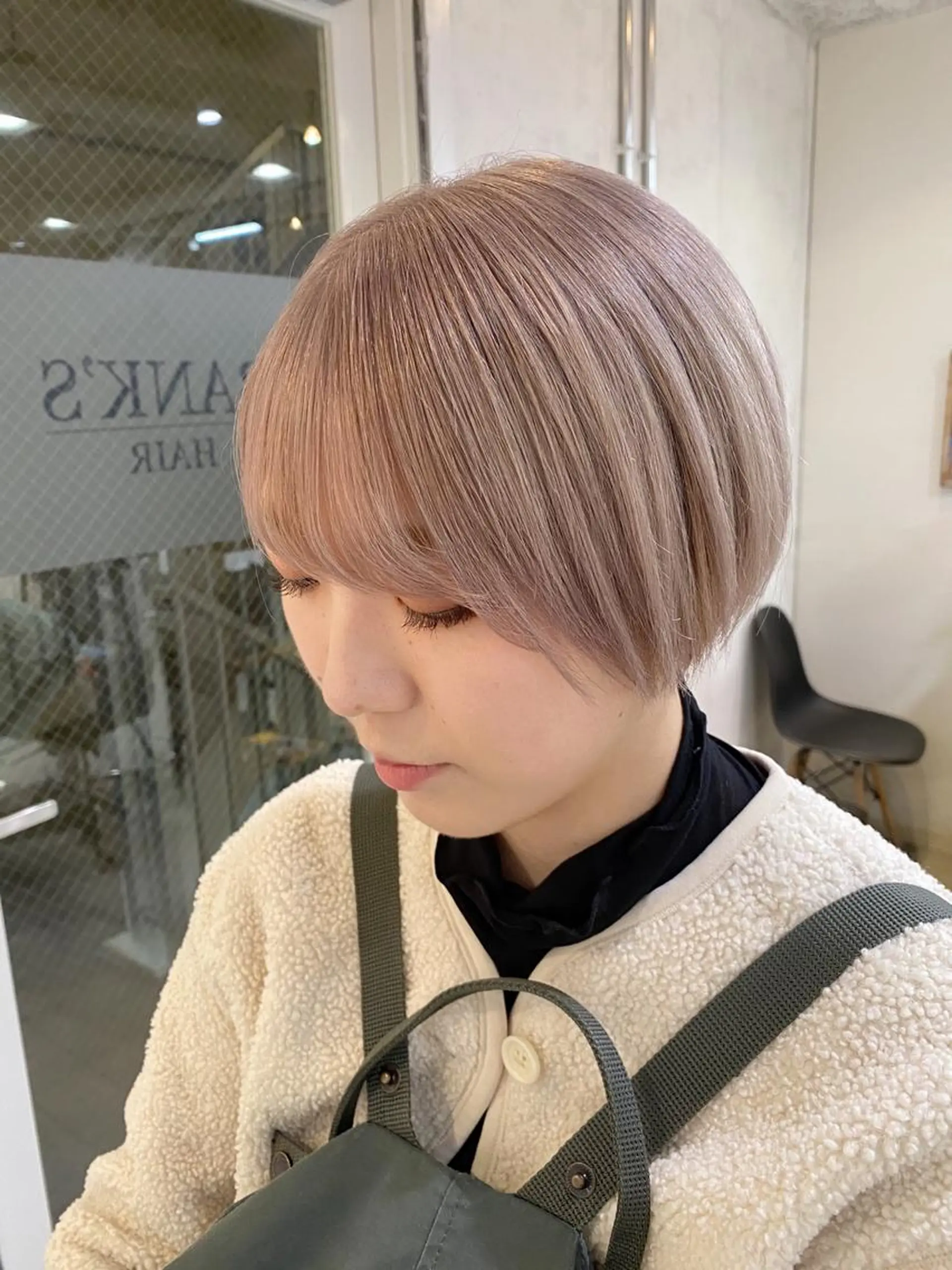 ショート カラー ヘアアレンジ ブロンド ホワイトブロンド ヘアカラー トリートメント BANK'S hair所属・📌 トレンド×韓国 髪質改善寺坂雄飛📌のヘアスタイル