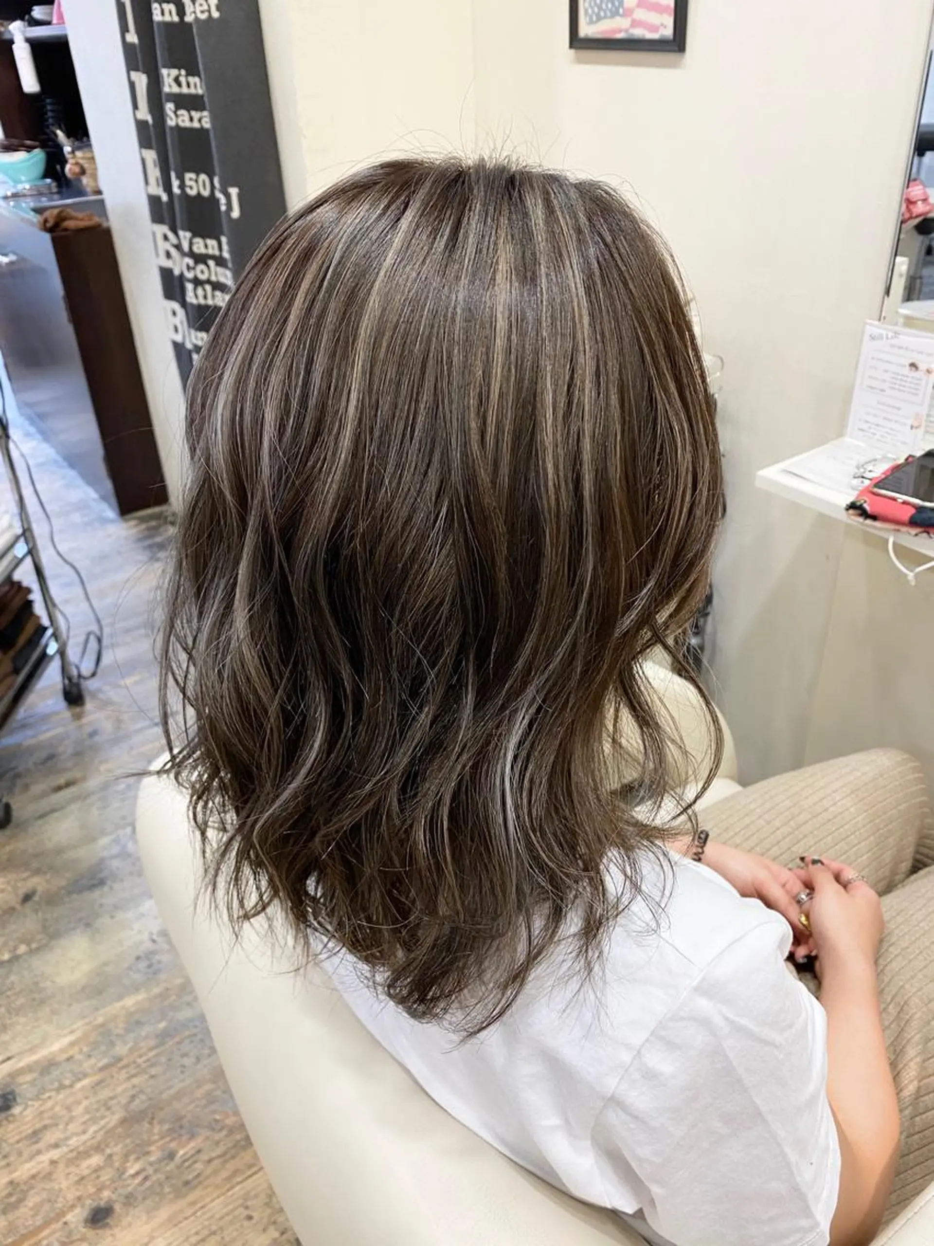 ミディアム ハルカ/透け感カラー /顔周りレイヤーのヘアスタイル