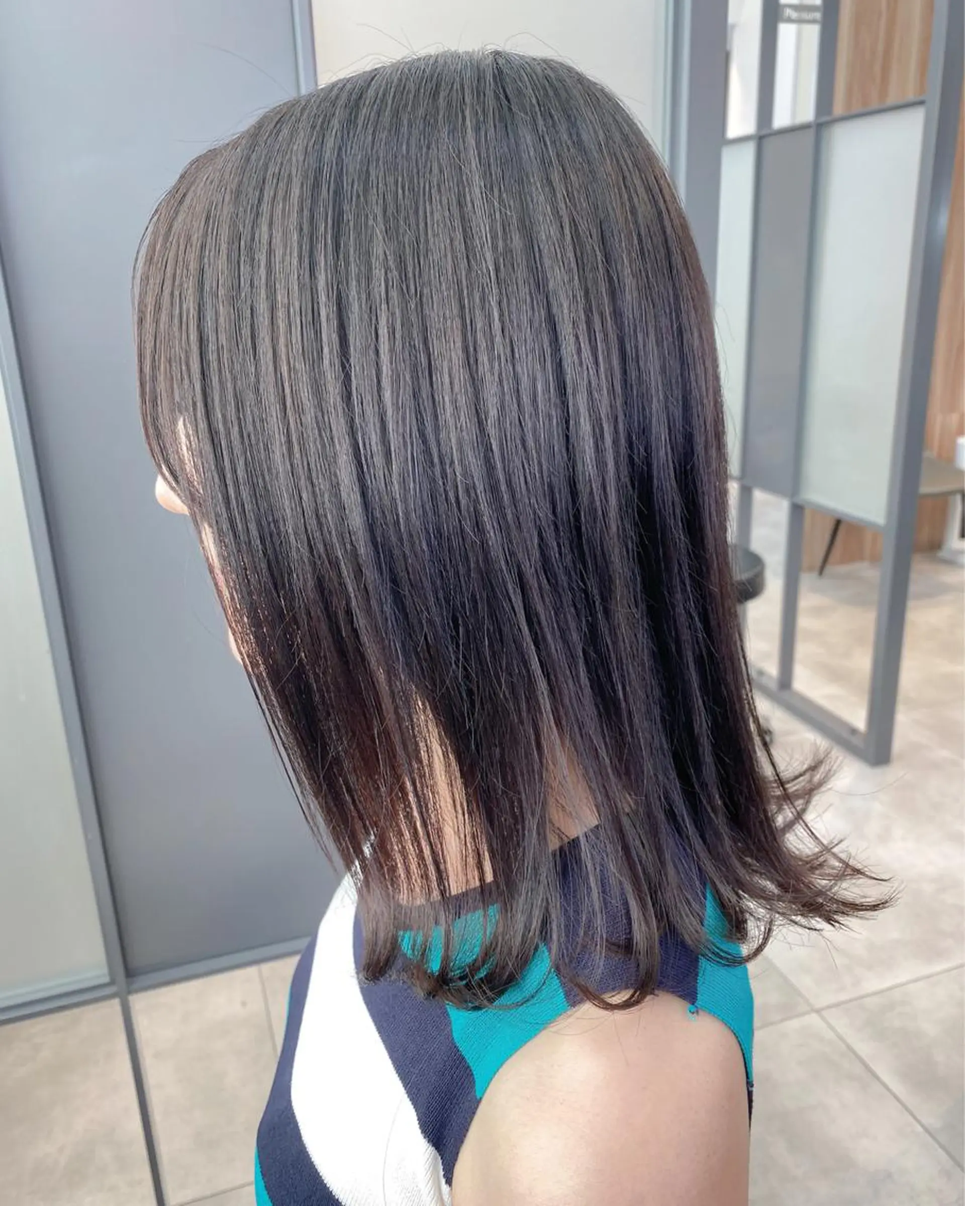 セミロング カラー シルバー eclair.髪質改善&トリートメント所属・【艶髪、透明感】西村 有司のヘアスタイル