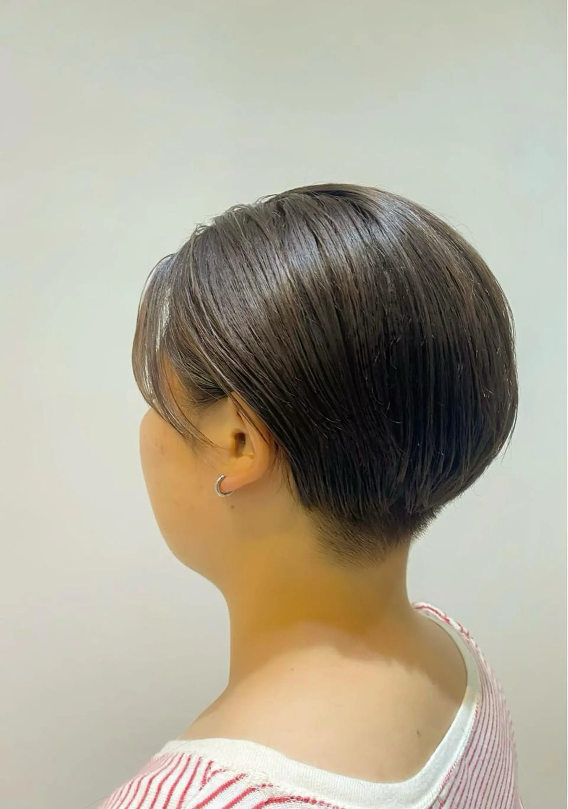 ショート カラー ハンサムショート くせ毛 ショートヘア 刈り上げ カット ヘアカラー トリートメント ♡オシャ髪♡AI ✂️newi町田のヘアスタイル