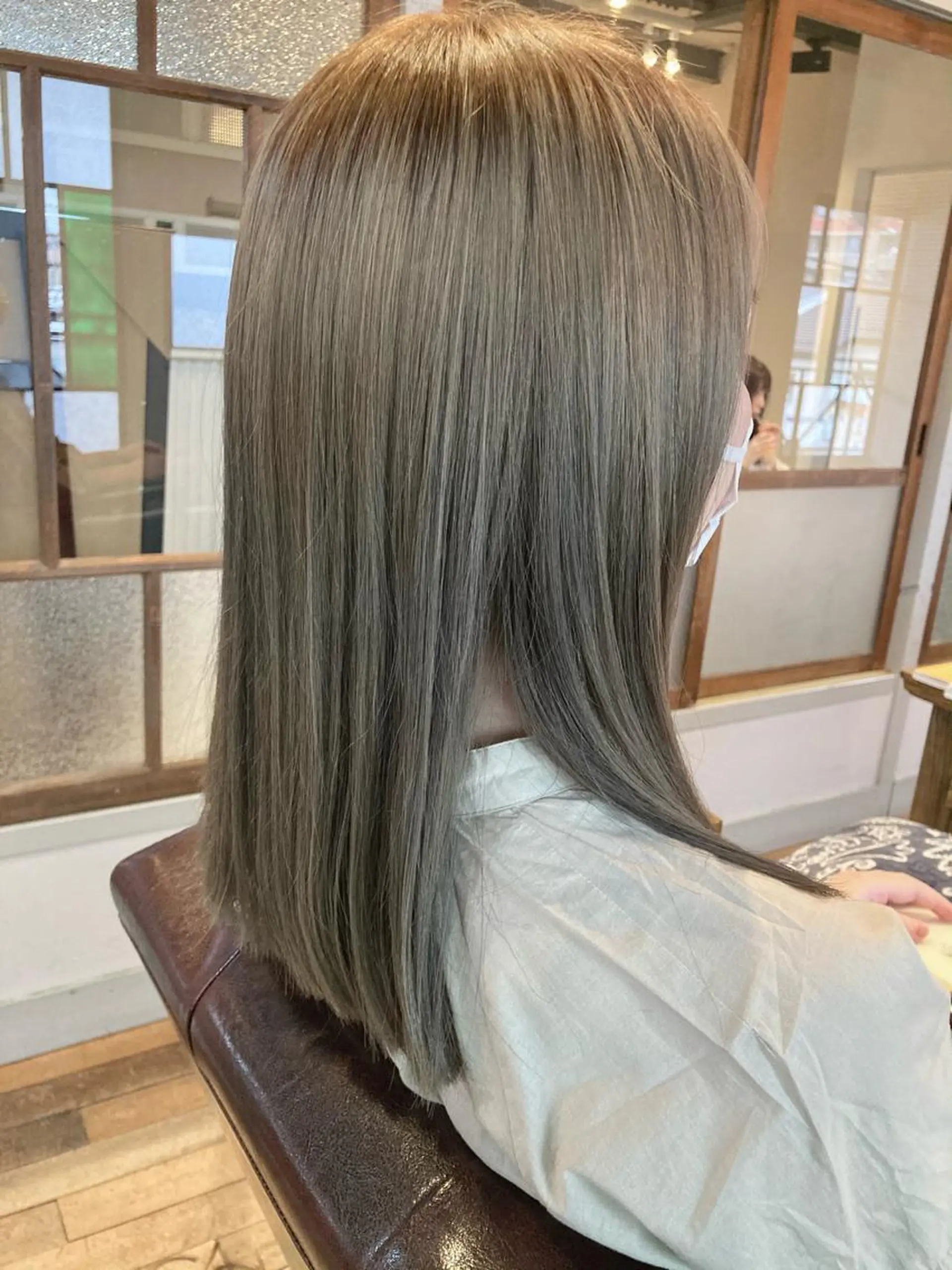 セミロング タカツド ユウキのヘアスタイル