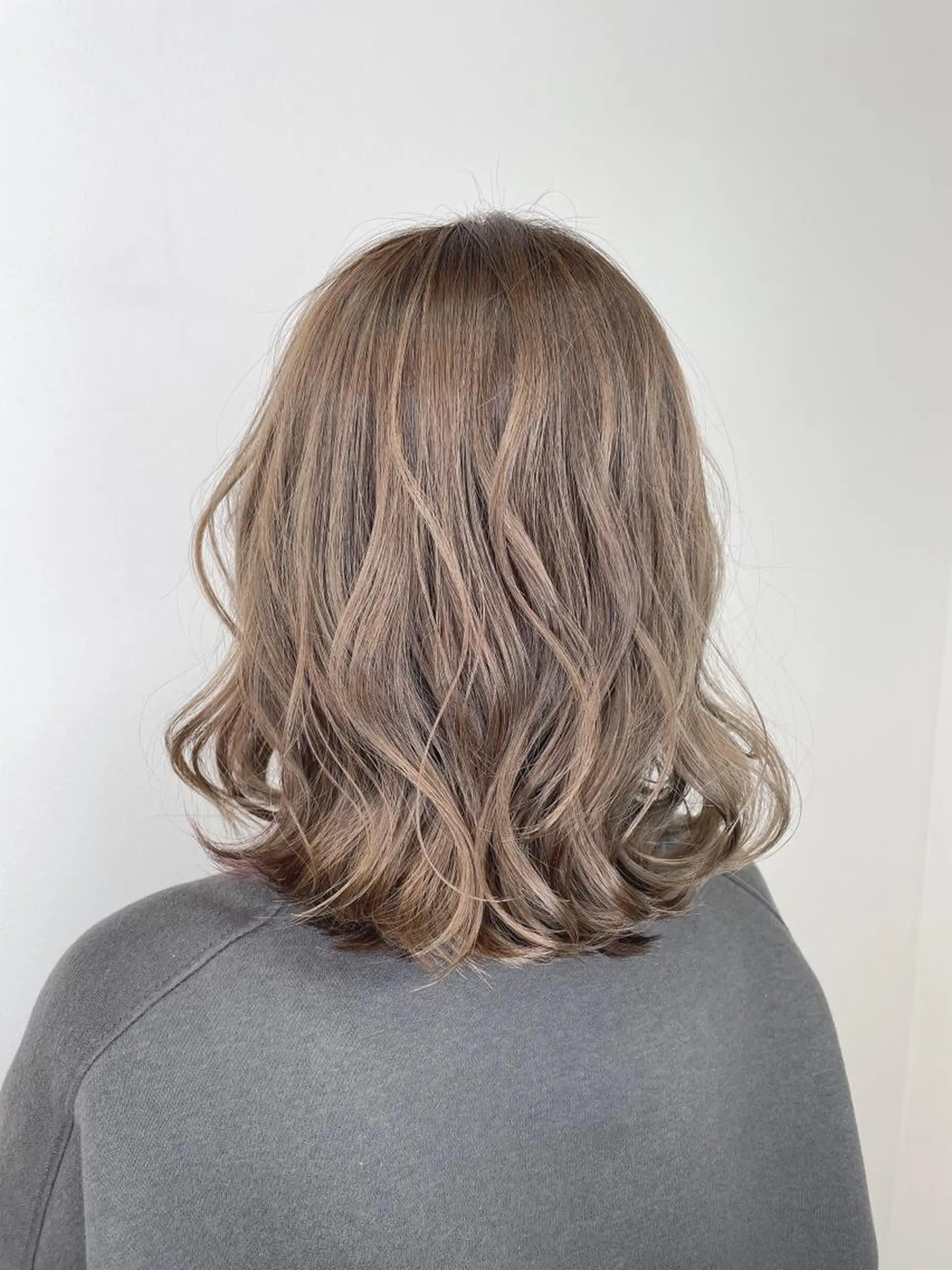 ミディアム issa academyのヘアスタイル