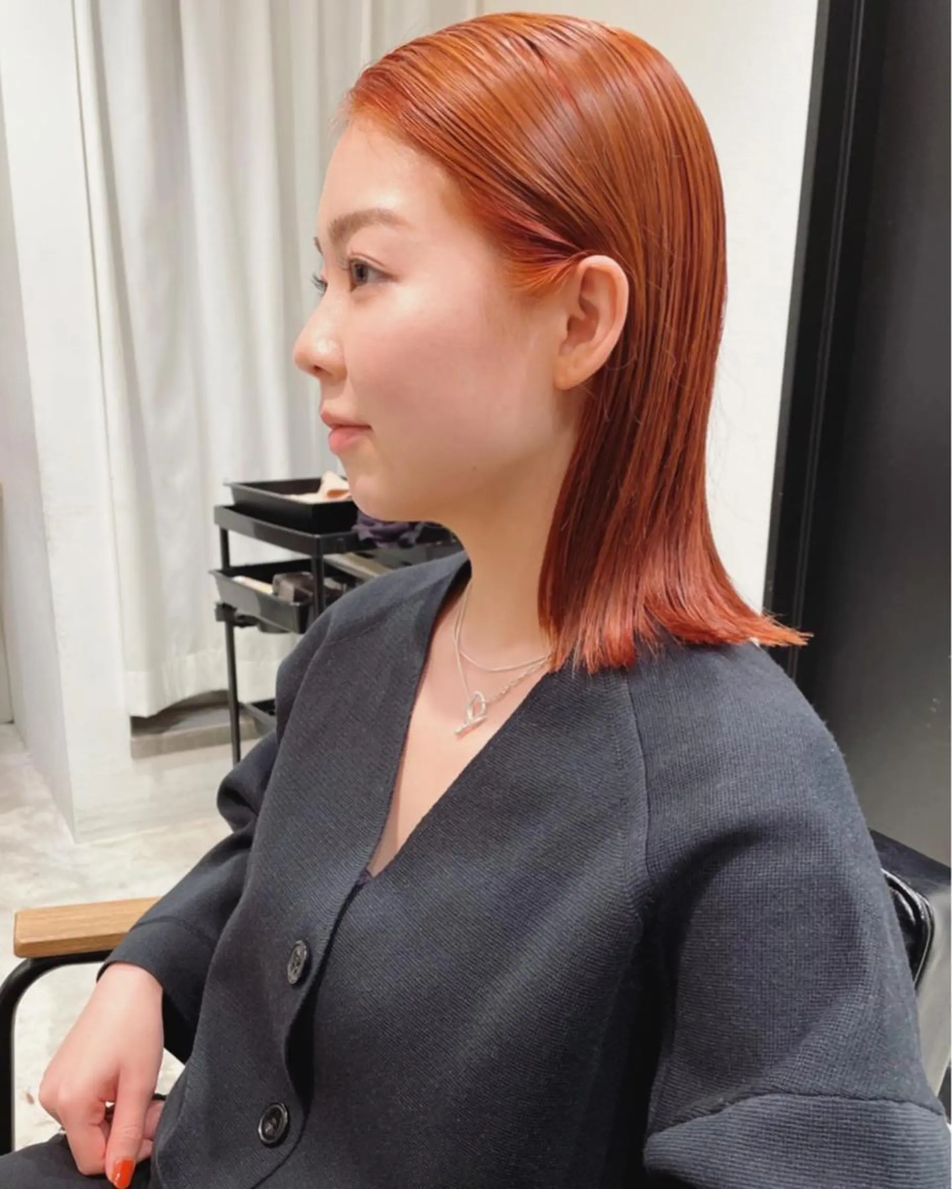 ミディアム カラー ブリーチ ブラウンカラー オレンジ オレンジブラウン カット ヘアカラー トリートメント Loom.所属・村上雅人 ナチュラルモードのヘアスタイル