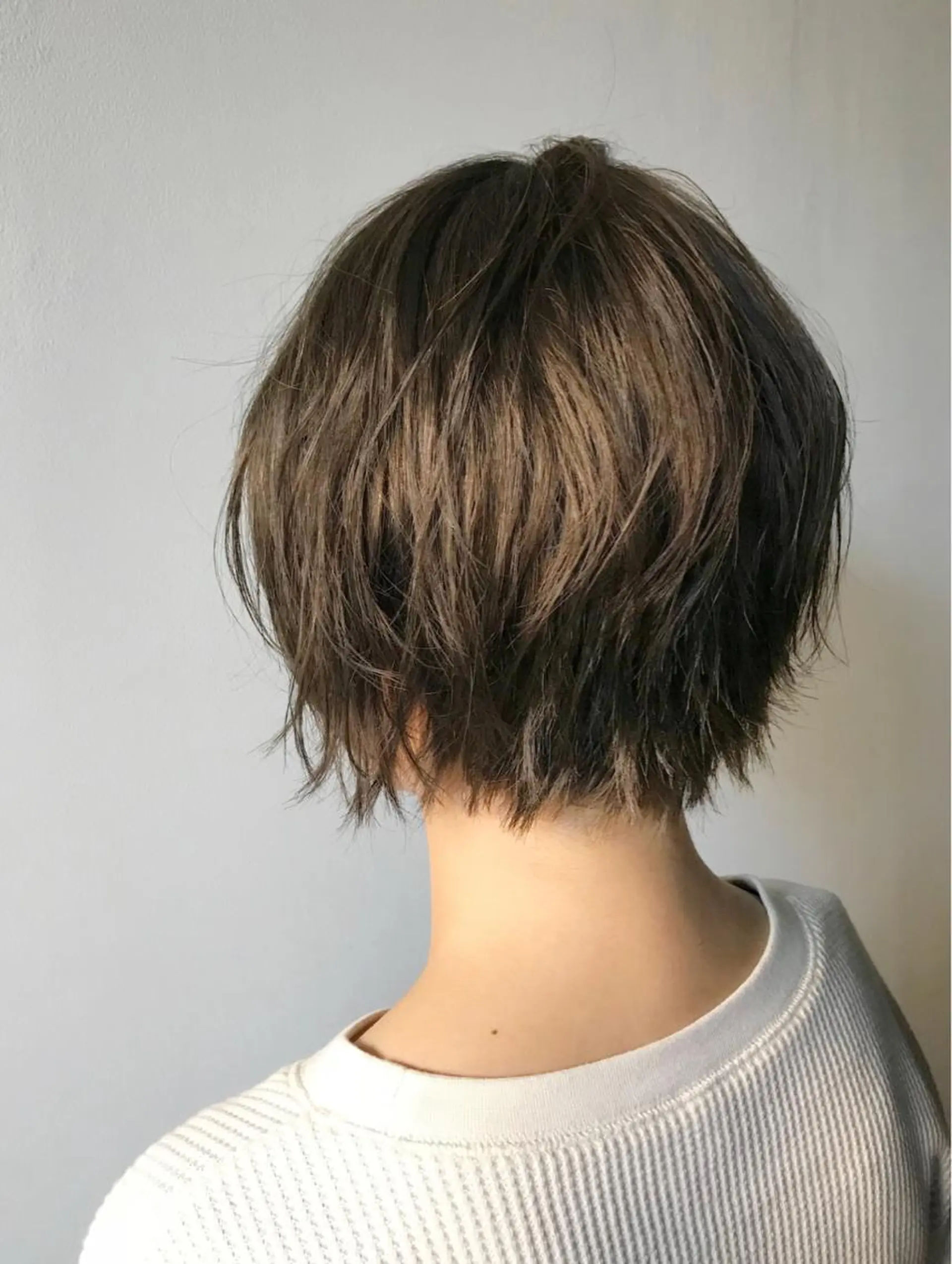 ショート カラー ブラウンカラー グレージュ 外ハネヘア アピール欄に重要な お知らせがありますのヘアスタイル