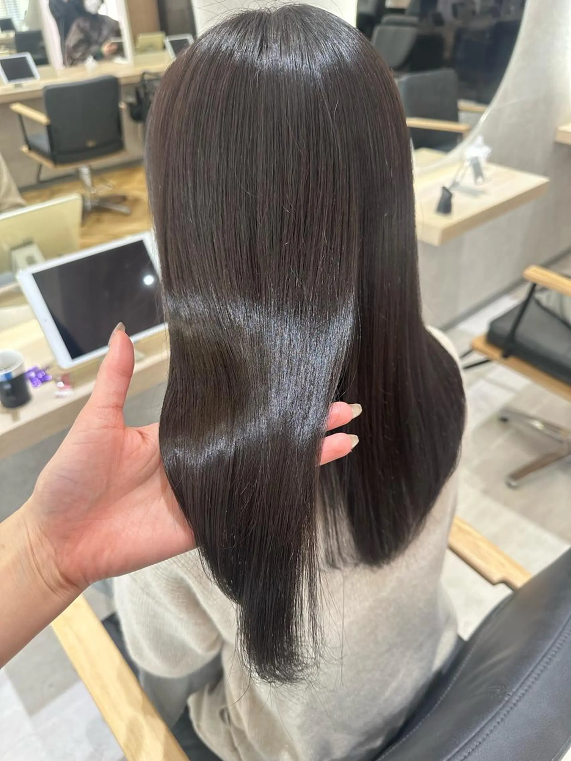 ミディアム カラー アディクシーカラー ブリーチ ケアブリーチ デザインカラー ダブルカラー カット ヘアカラー トリートメント 韓国ヘア顔周りカット 艶髪ベージュtamaのヘアスタイル