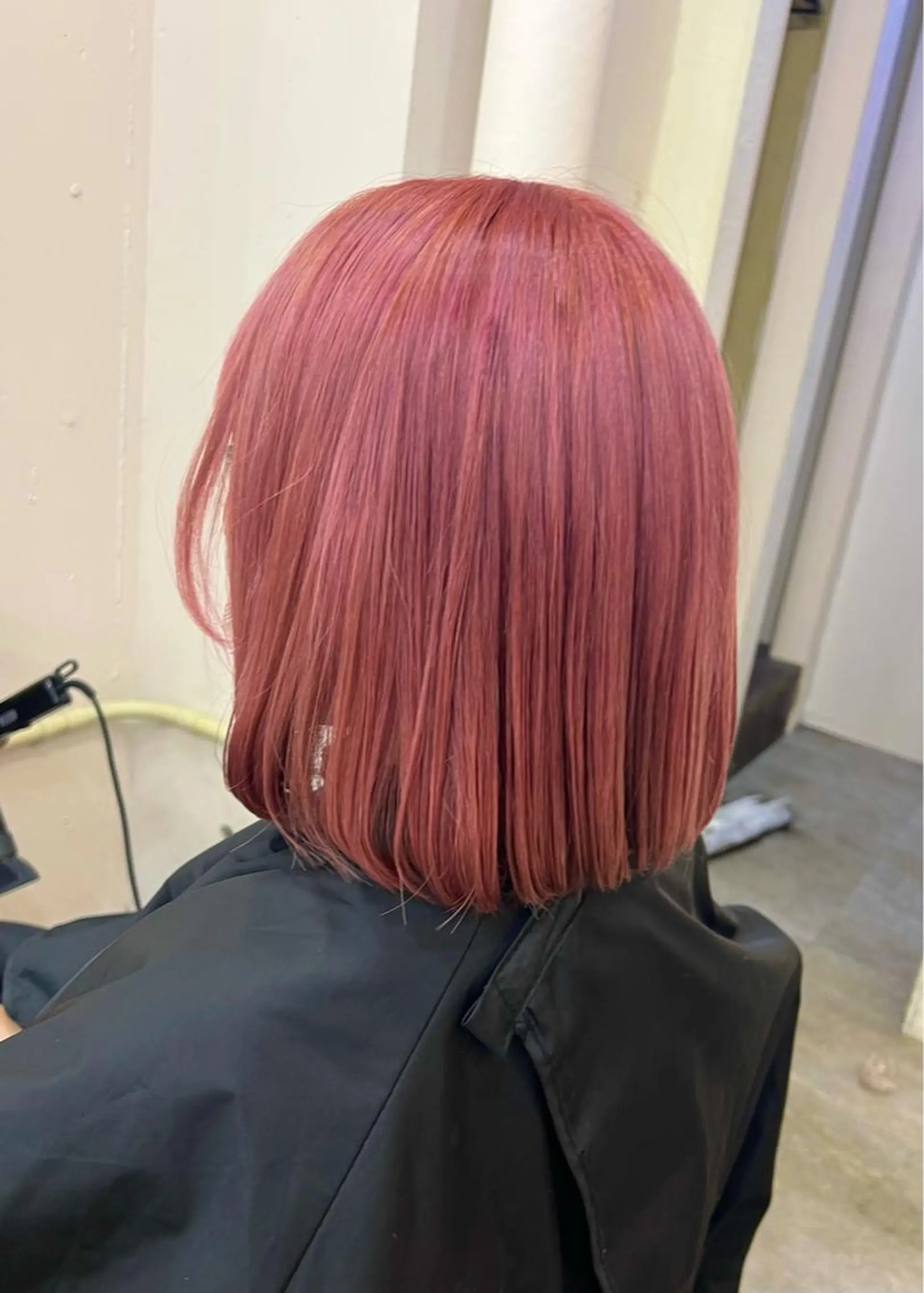 ミディアム 副店長🩷艶カラー 🧡💛リサ🫧のヘアスタイル