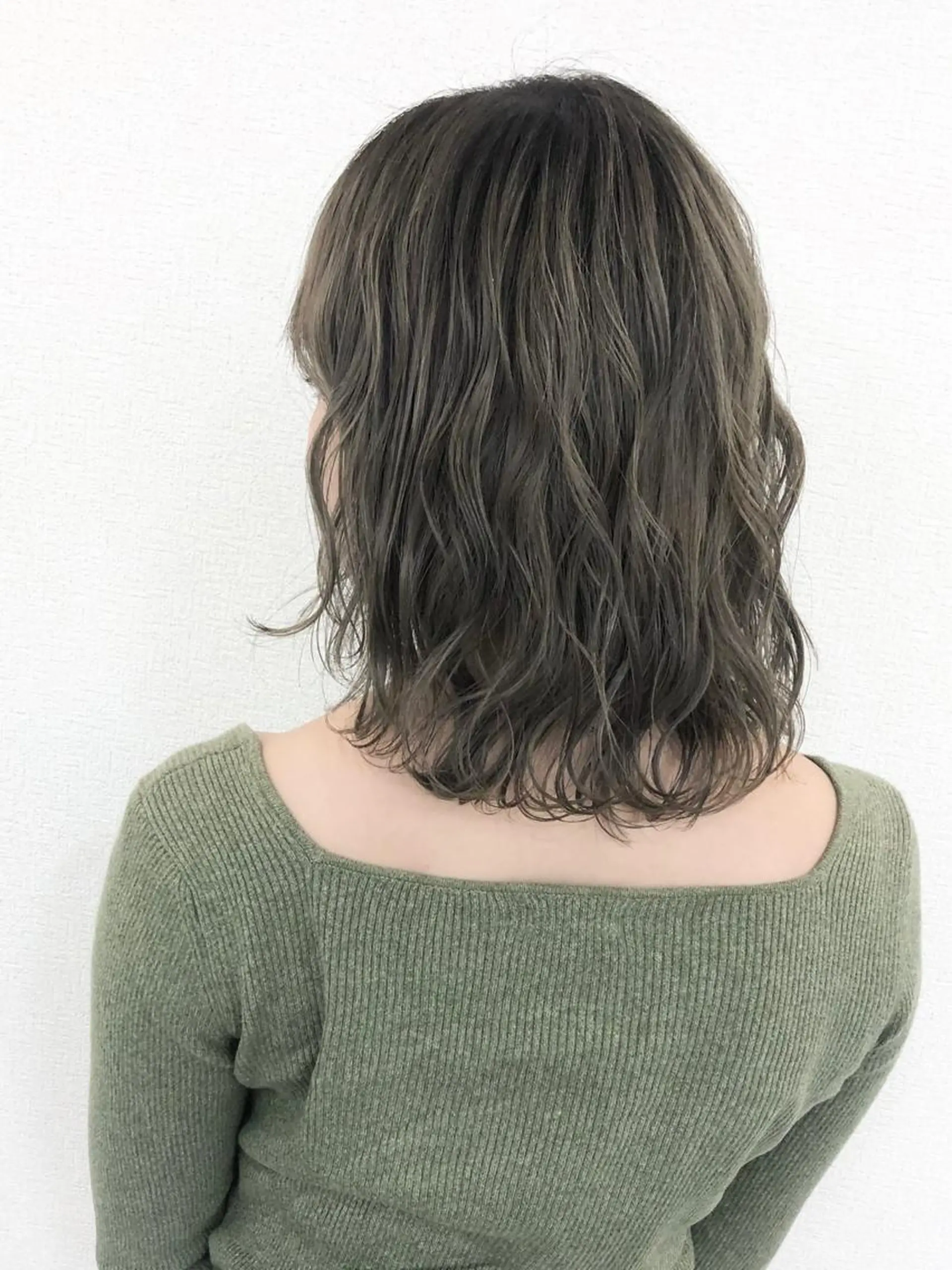ミディアム カラー ヘアカラー Hanna by W_SALONのヘアスタイル